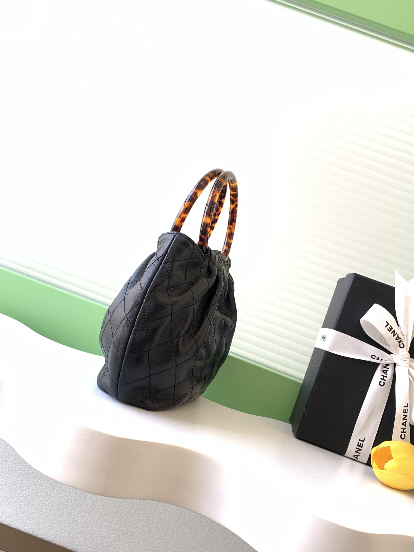 Chanel 샤넬 26C 크루즈 스웨이드 토트백 가방 (미디엄)