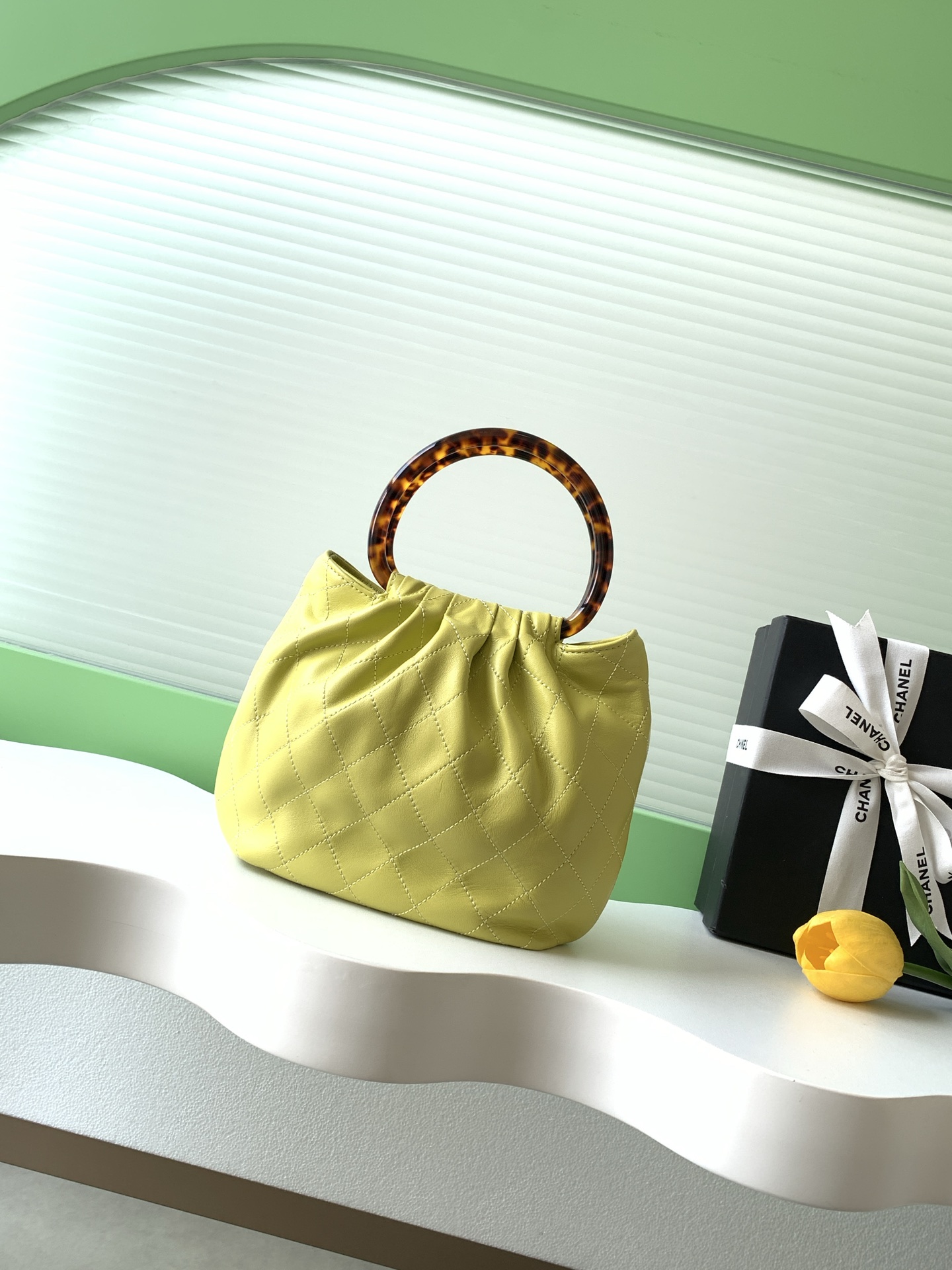 Chanel 샤넬 26C 크루즈 스웨이드 토트백 가방 (미디엄)