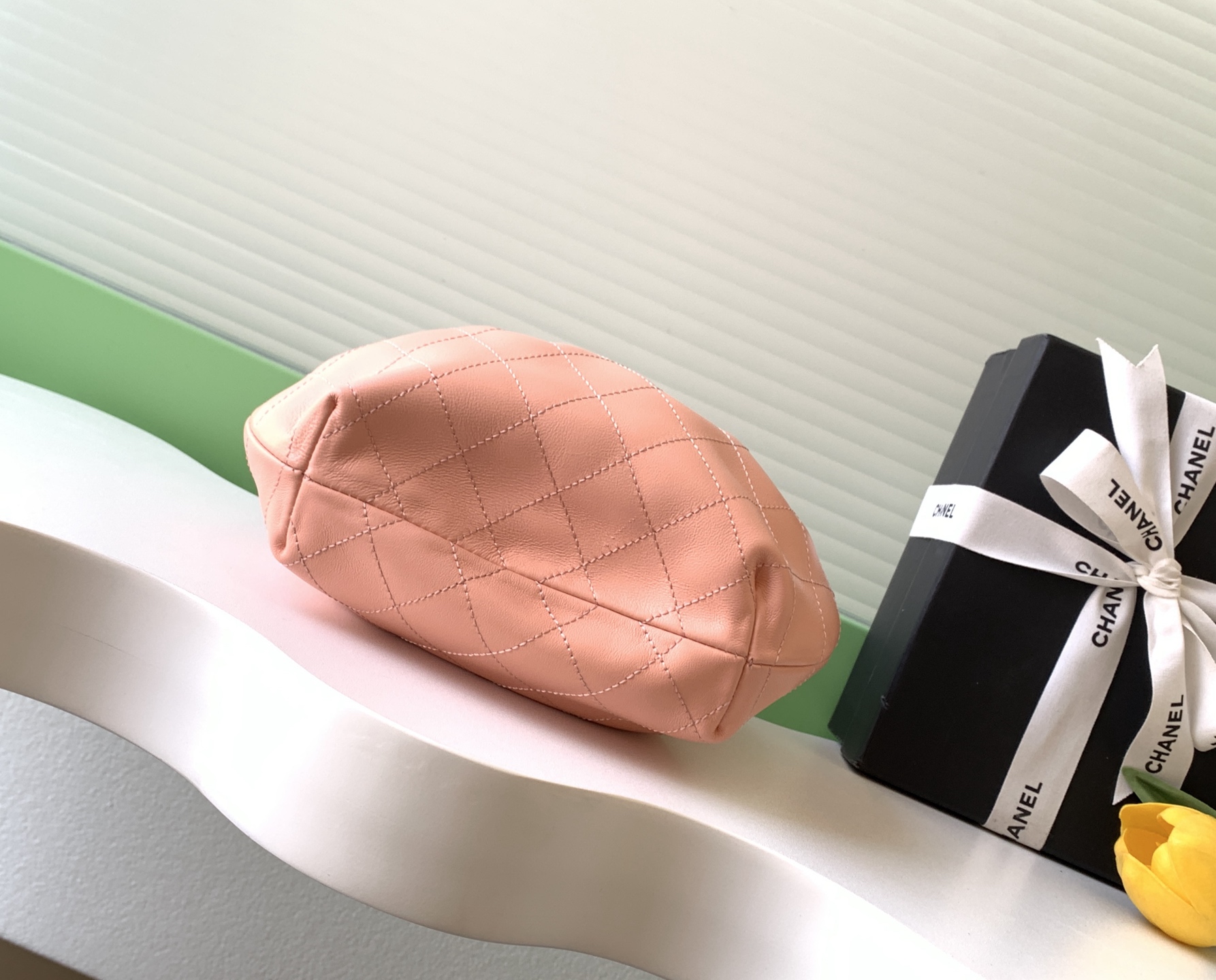 Chanel 샤넬 26C 크루즈 스웨이드 토트백 가방 (미디엄)