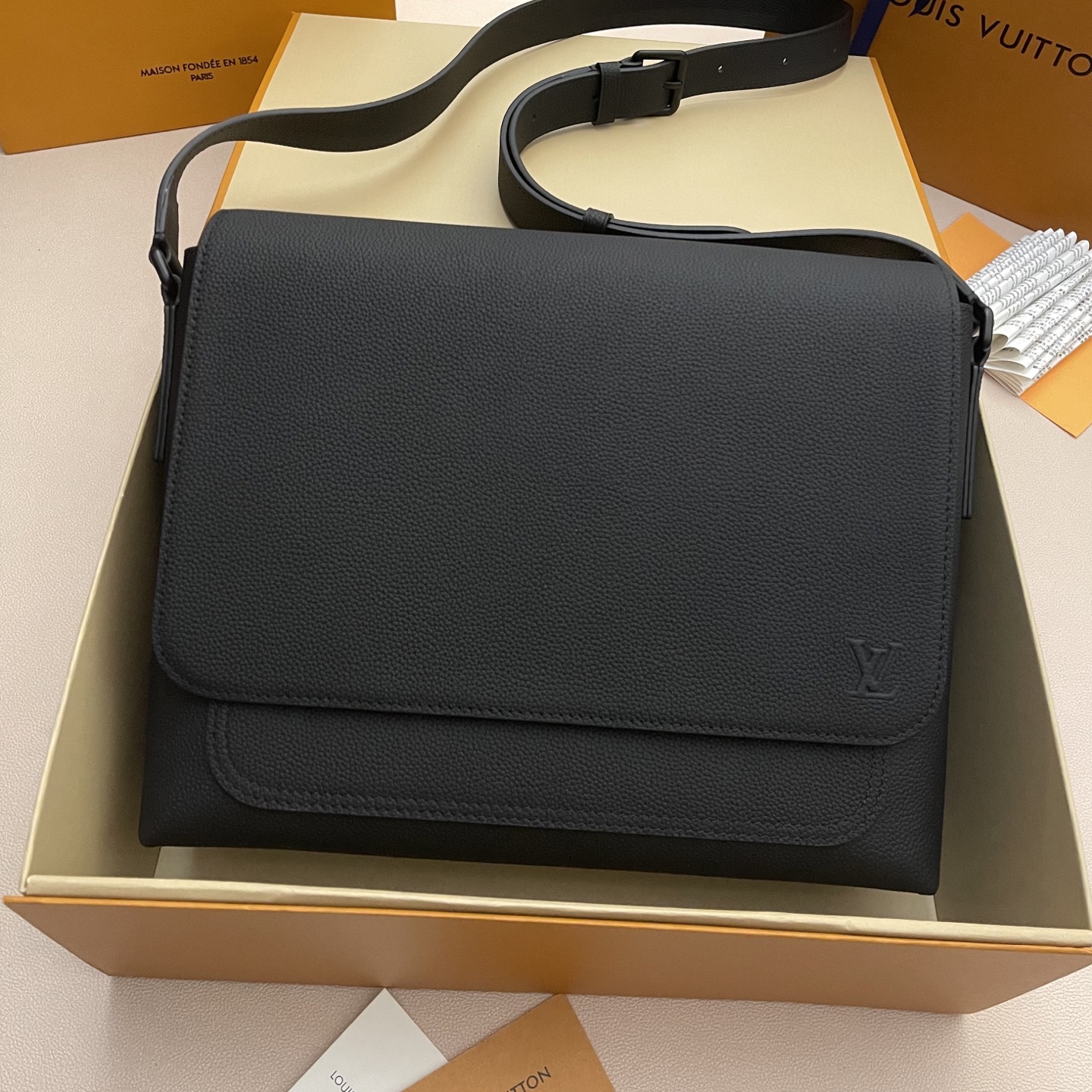 LV Avenue 루이비통 슬링백 PM (에어로그램) 가방