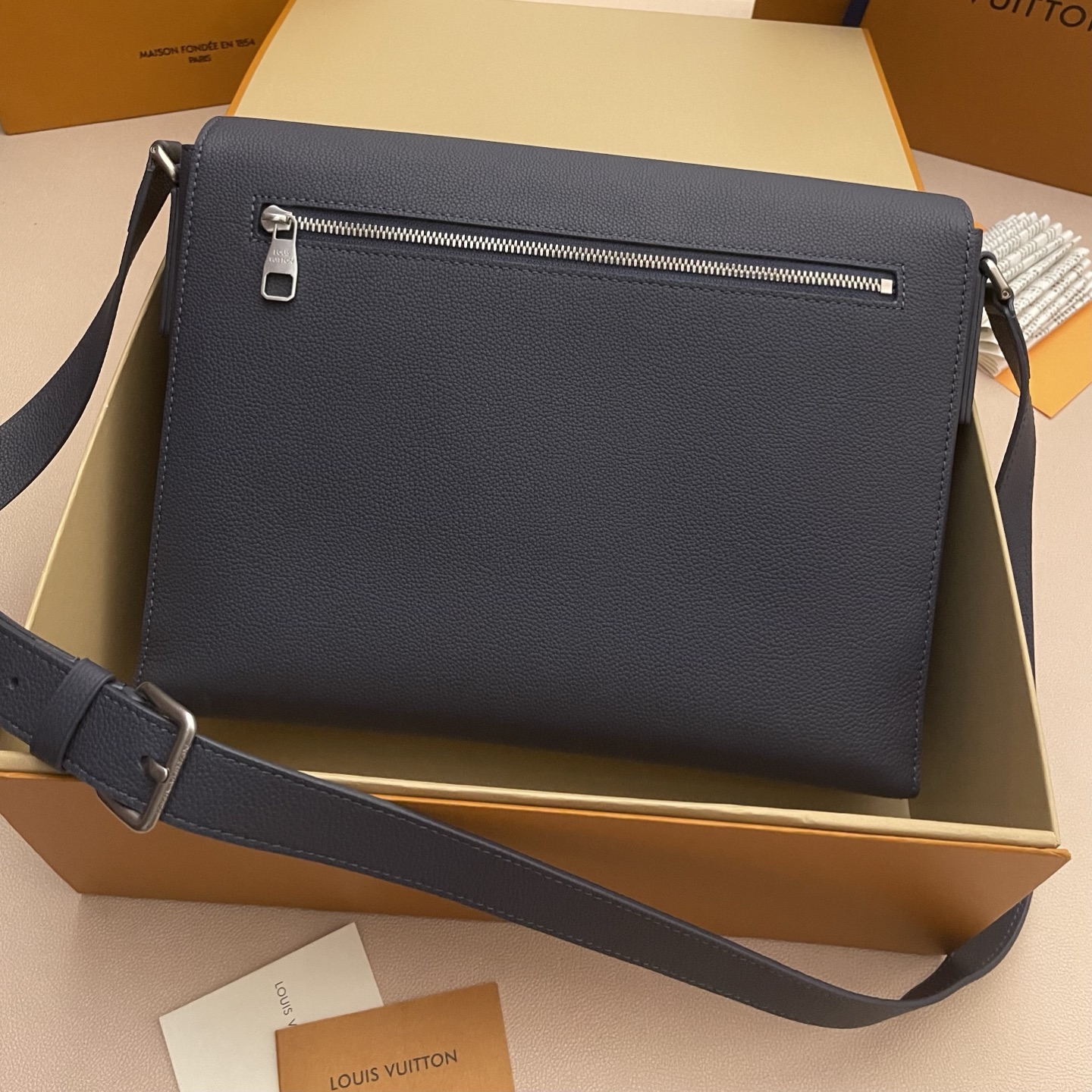 LV Avenue 루이비통 슬링백 PM (에어로그램) 가방