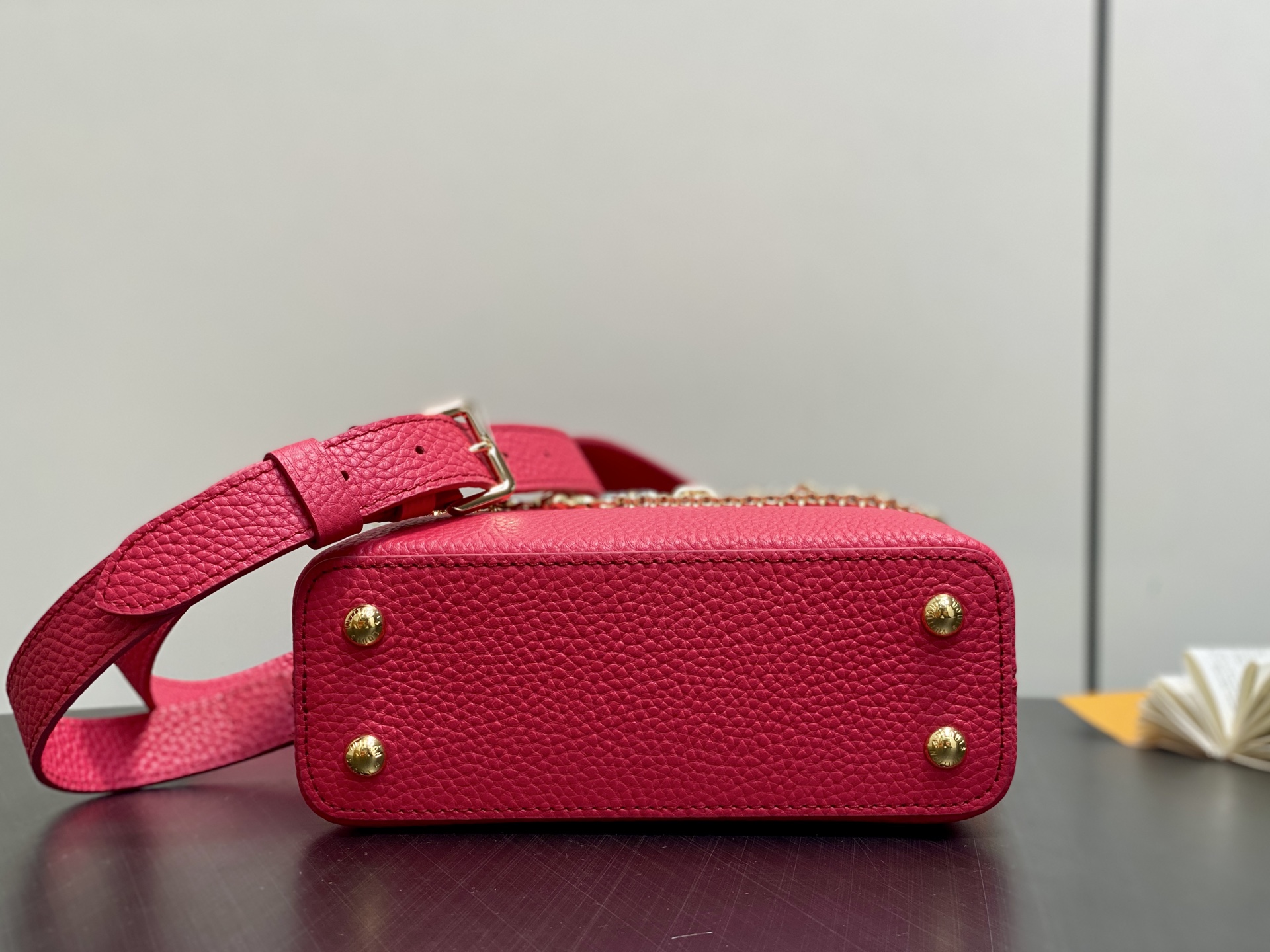 LV Capucines Mini Handbag (LV 루이비통 카퓌신 미니 핸드백 가방) - M27035 21cm