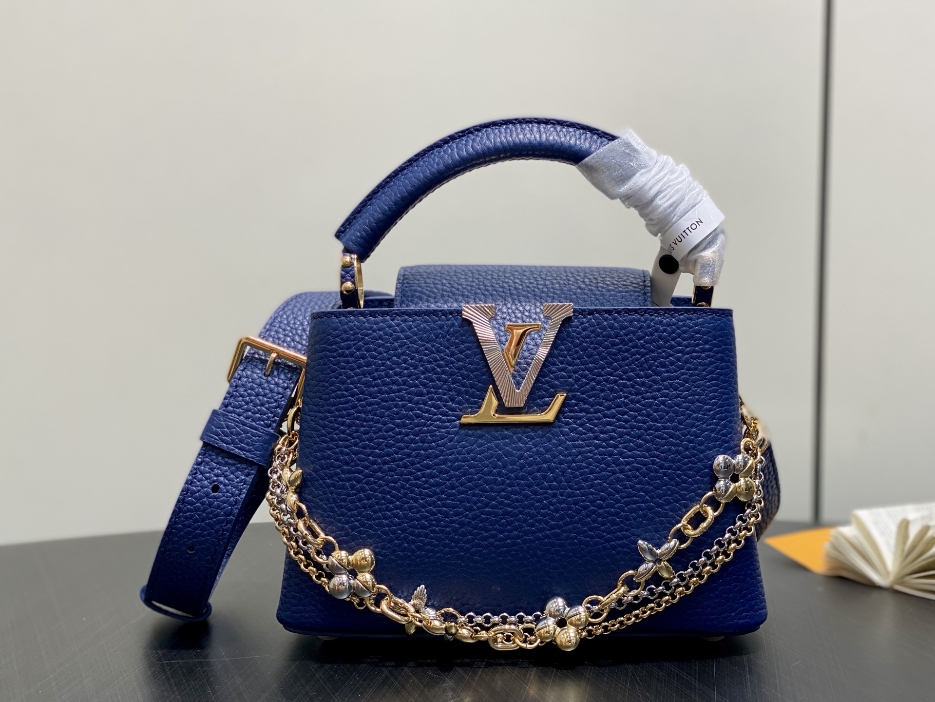 LV Capucines Mini Handbag (LV 루이비통 카퓌신 미니 핸드백가방) - M27035 21cm