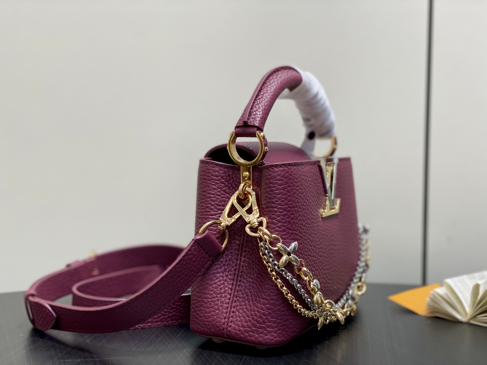 LV Capucines Mini Handbag (LV 루이비통 카퓌신 미니 핸드백 가방) - M27035 21cm