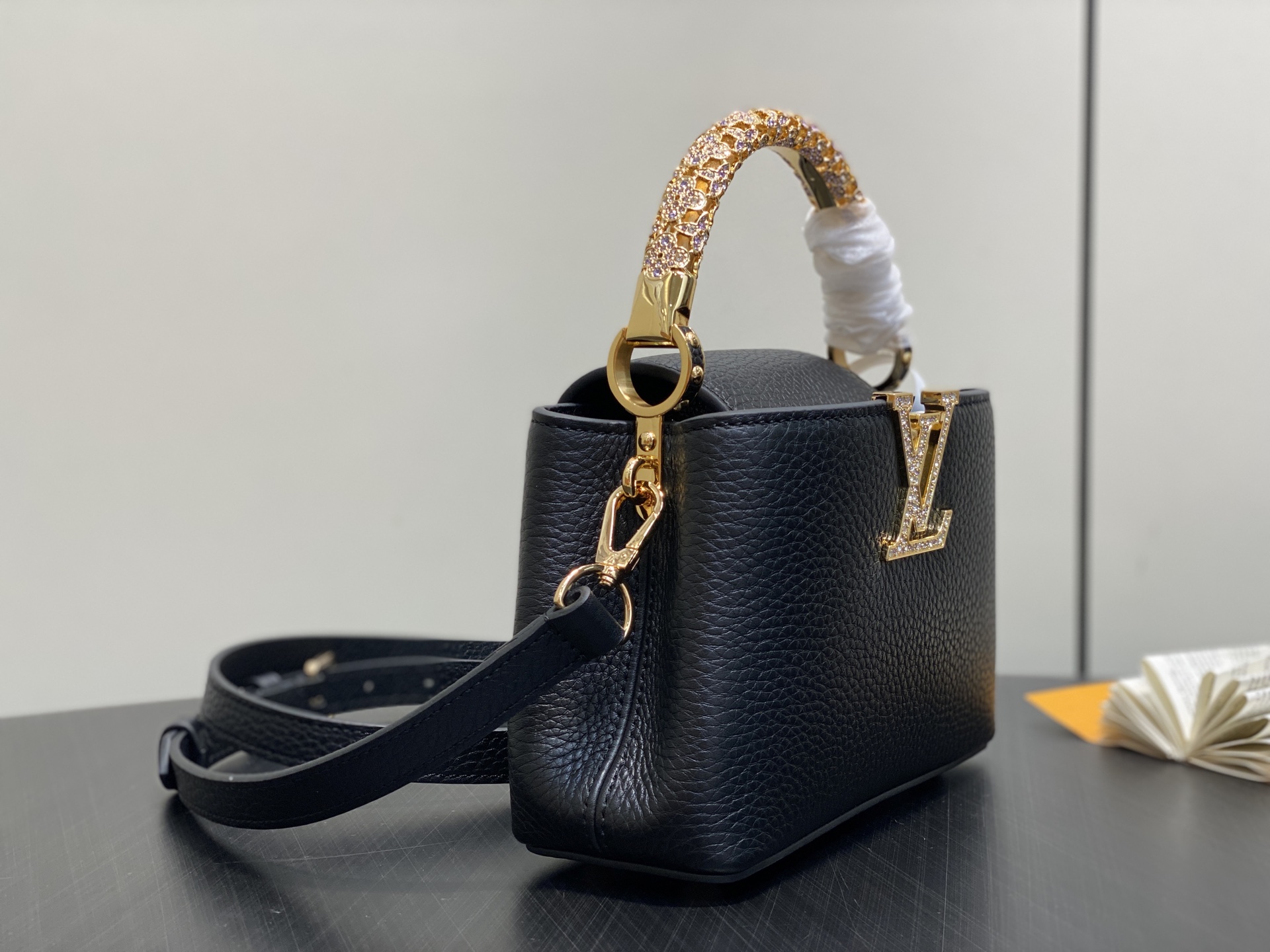 LV Capucines Mini Handbag (LV 루이비통 카퓌신 미니 핸드백 가방) - M14177 21cm