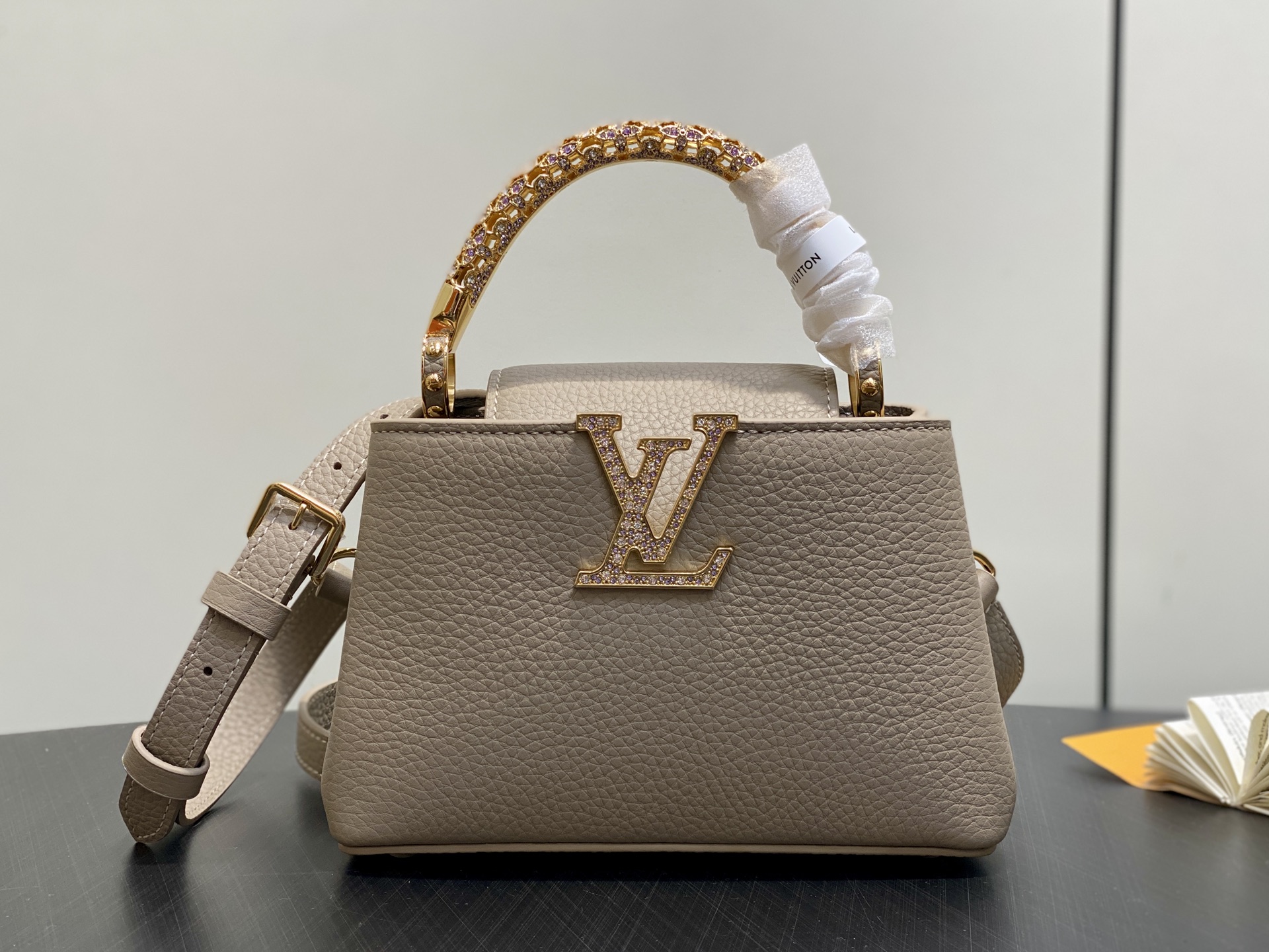 LV Capucines Mini Handbag (LV 루이비통 카퓌신 미니 핸드백 가방) - M14177 21cm