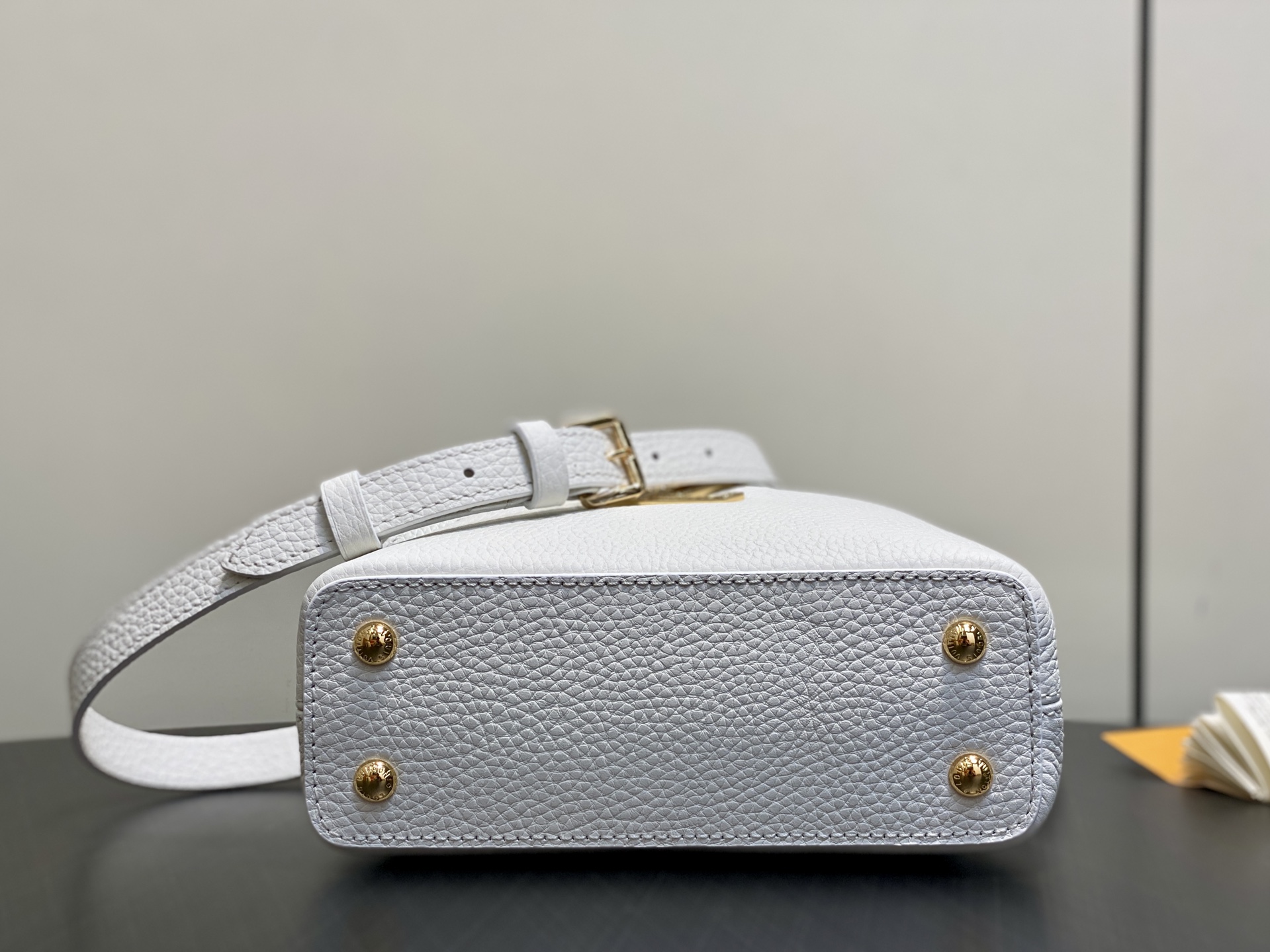 LV Capucines Mini Handbag (LV 루이비통 카퓌신 미니 핸드백 가방) - M14177 21cm