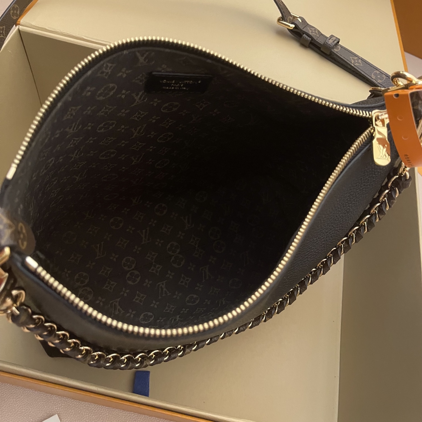 LV Multipass Handbag (LV 루이비통 멀티패스 핸드백) - M28029 가방