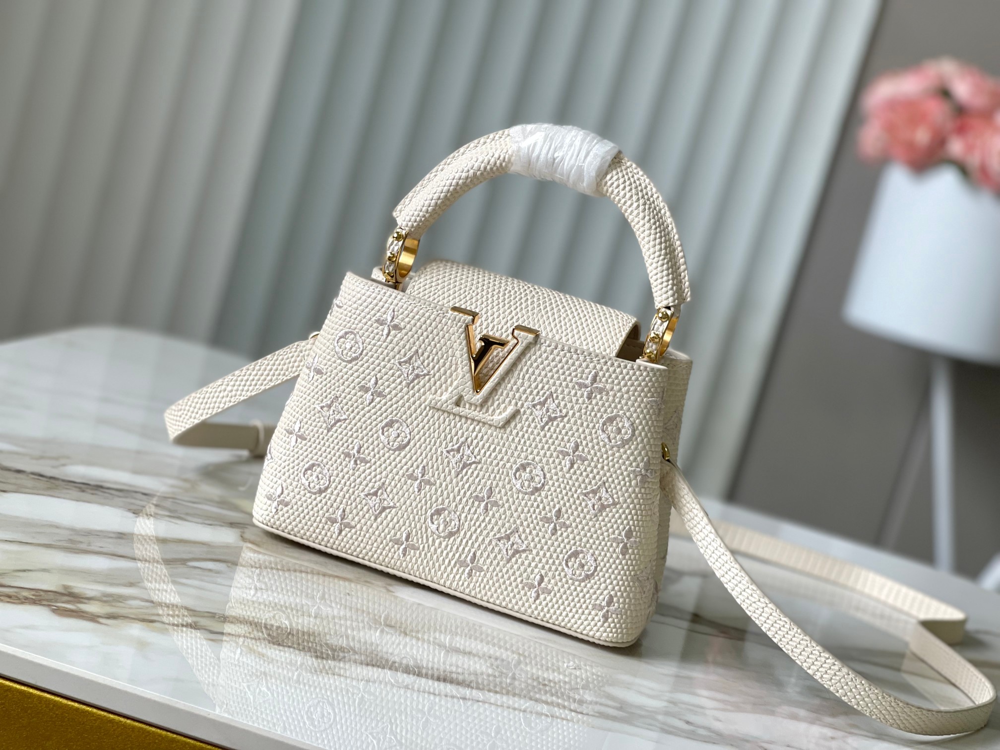 LV Capucines BB (LV 루이비통 카퓌신 BB 핸드백 숄더백 가방) - M48865 21cm
