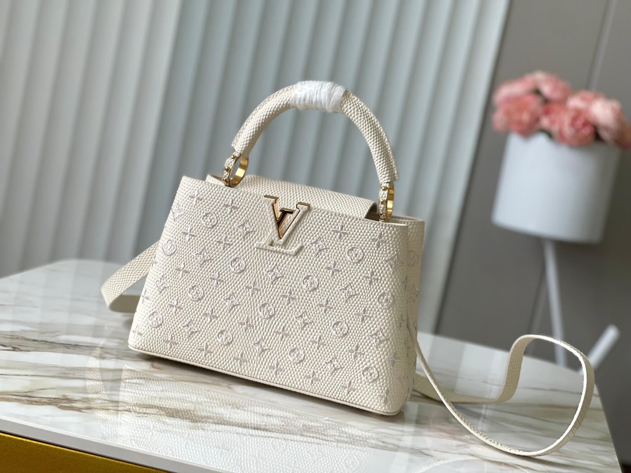 LV Capucines MM (LV 루이비통 카퓌신 MM 가방) - M48865 27cm
