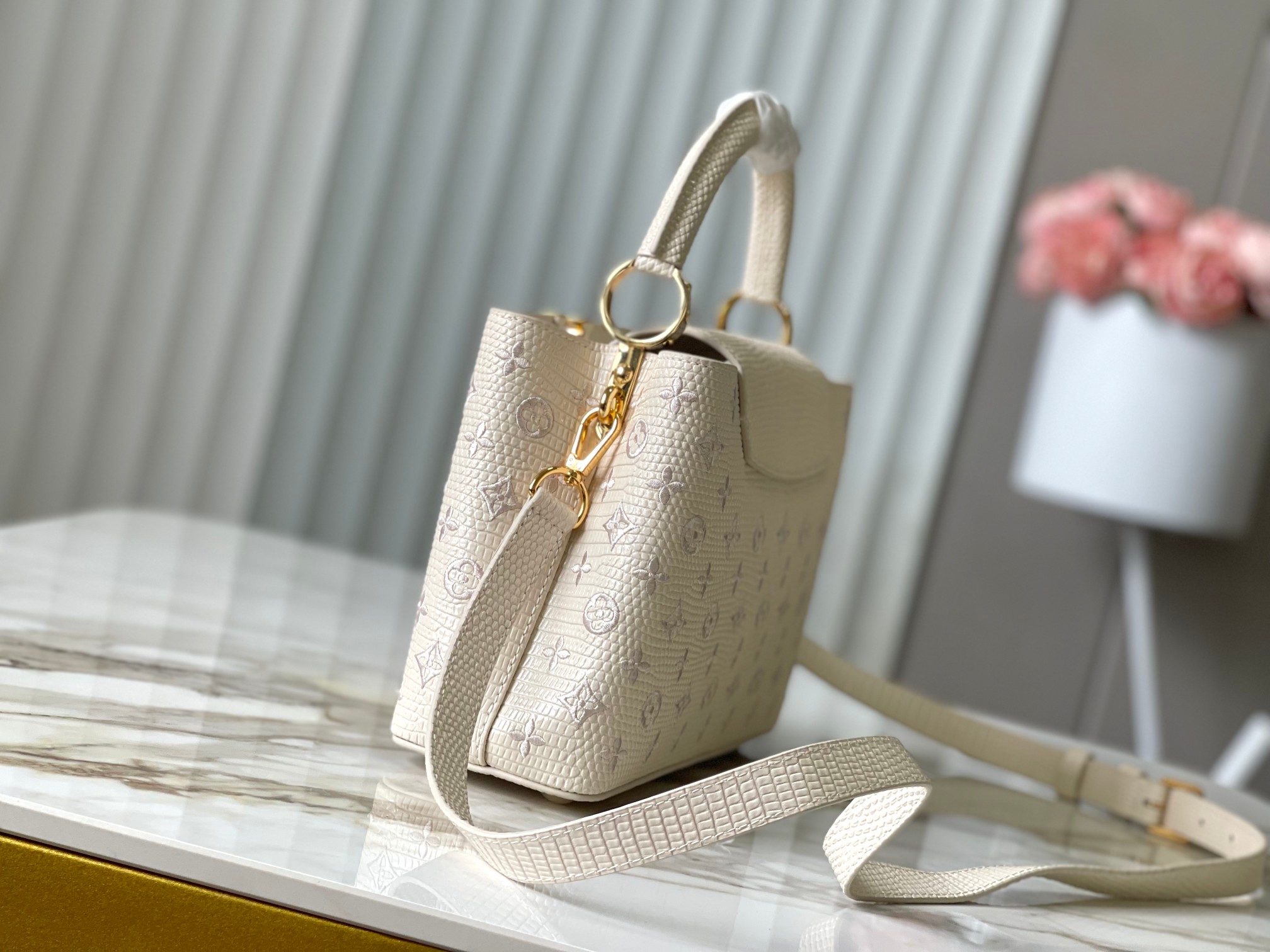 LV Capucines MM (LV 루이비통 카퓌신 MM 가방) - M48865 27cm