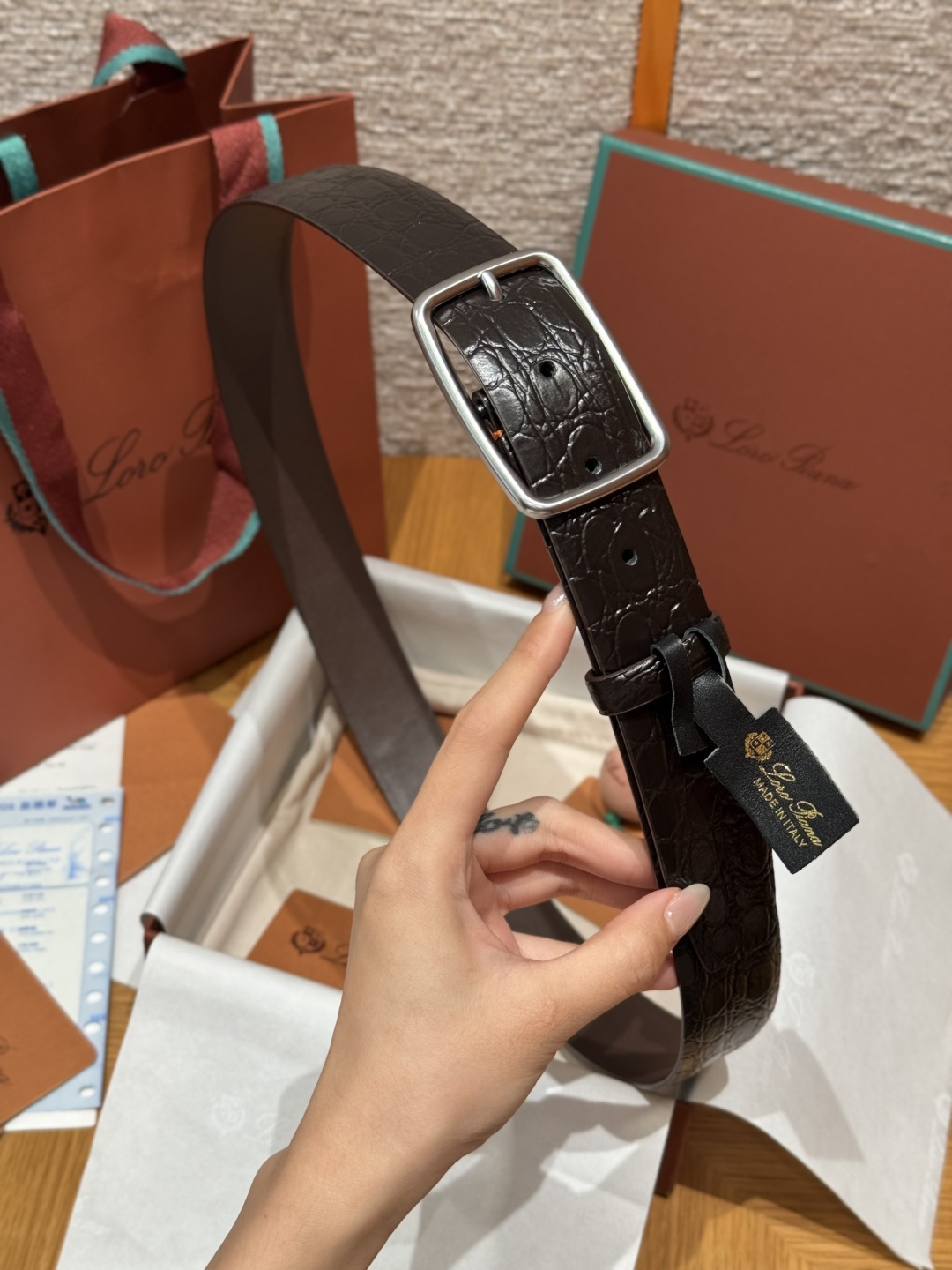 로로 피아나(Loro Piana) LP 벌룬 남성 크로코 엠보 벨트