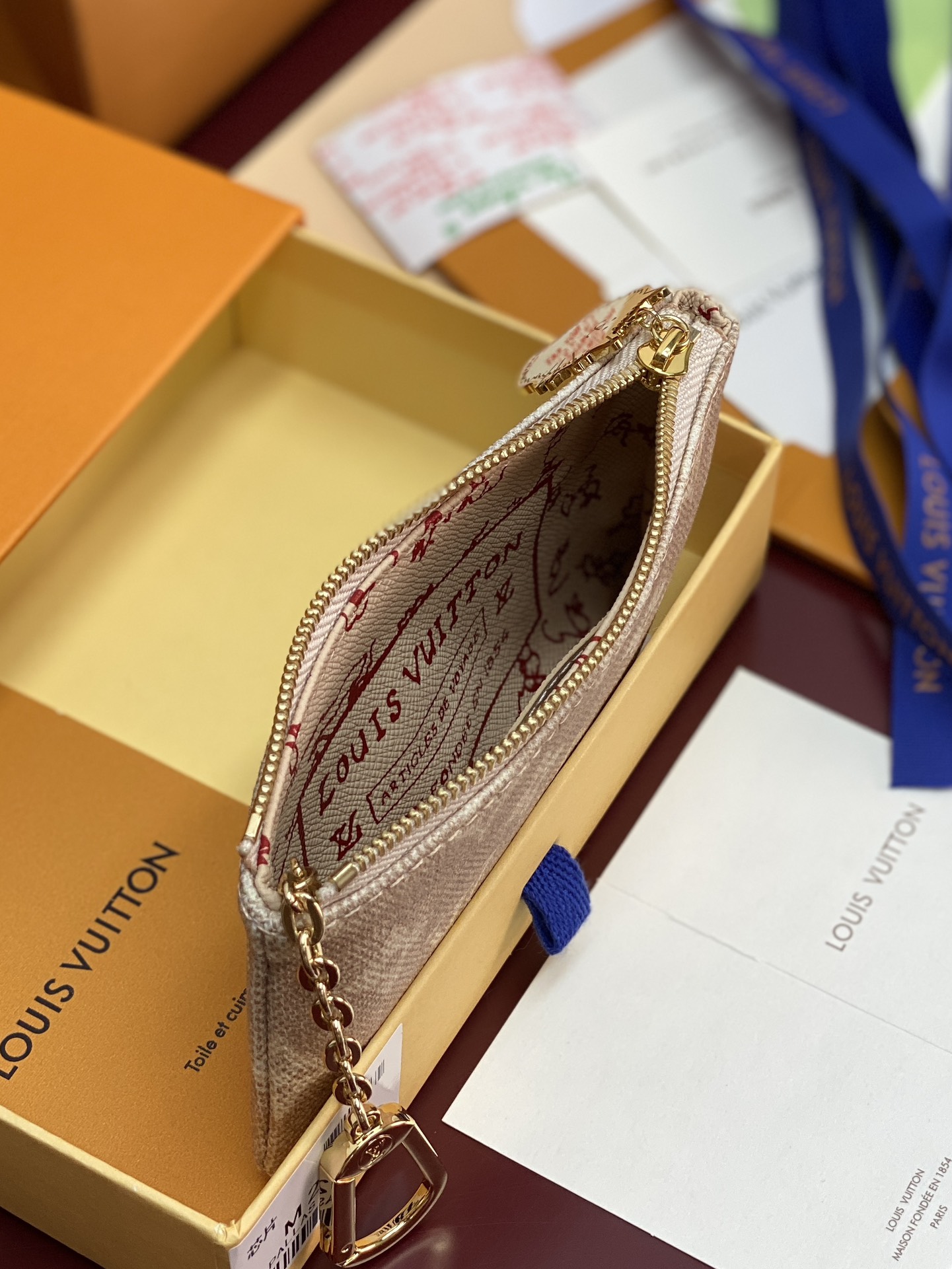 LV x Grace Coddington Pochette Clés (LV 루이비통 캣 키 파우치) - M25758 지갑