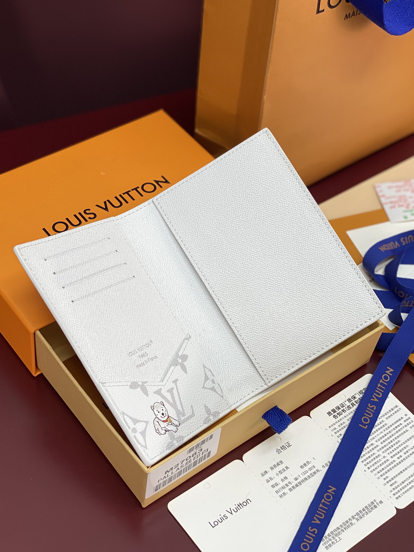 LV Passport Cover (LV 루이비통 애니멀 포레스트 여권 케이스) - M27083 지갑