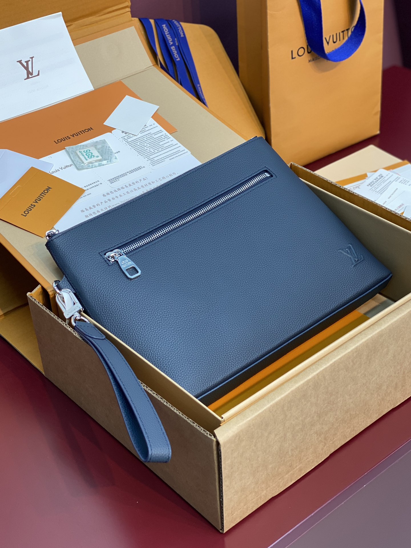 LV Takeoff Pouch (LV 루이비통 테이크오프 클러치) - M25955 가방