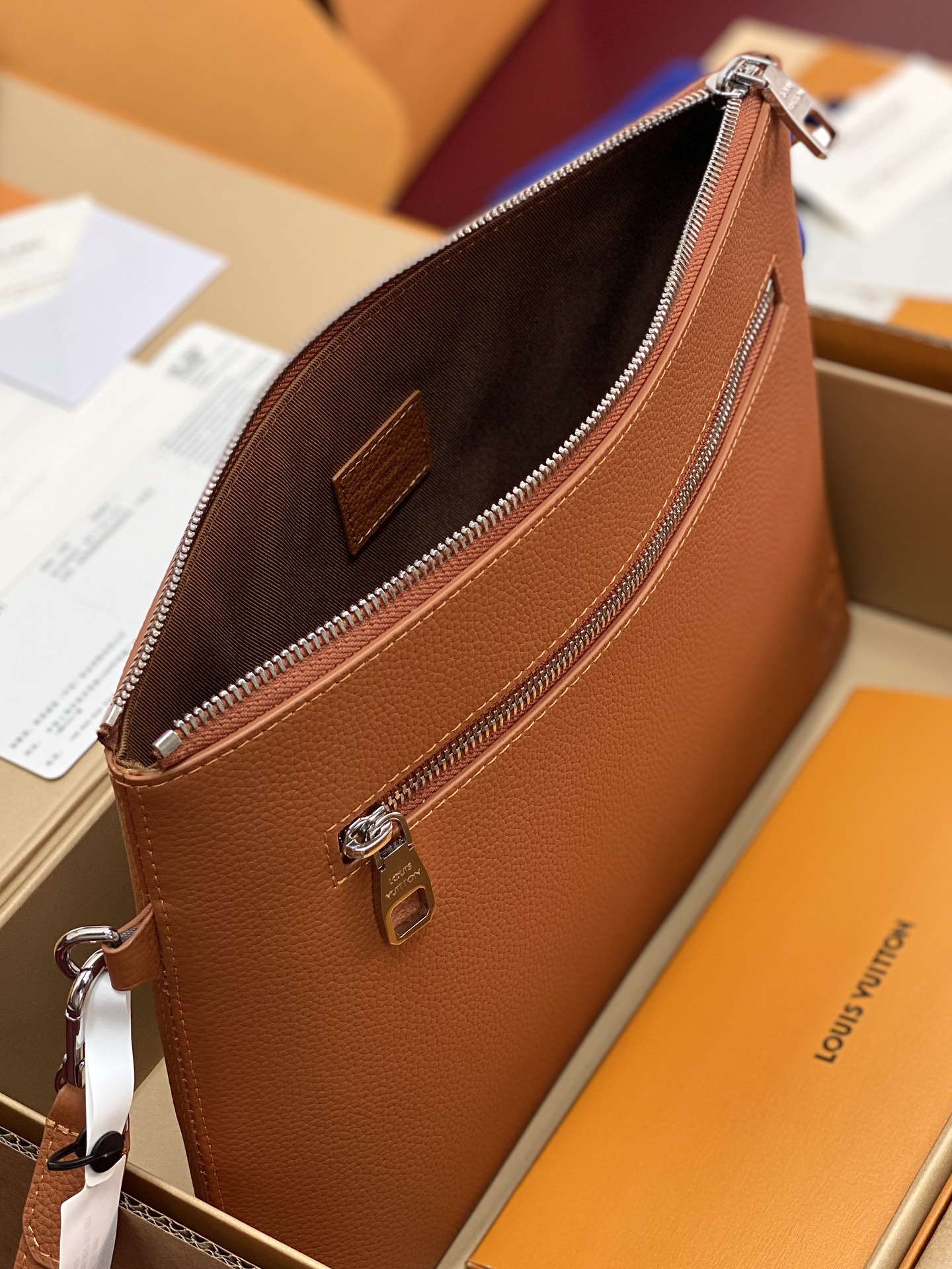 LV Takeoff Pouch (LV 루이비통 테이크오프 클러치) - M25955 가방