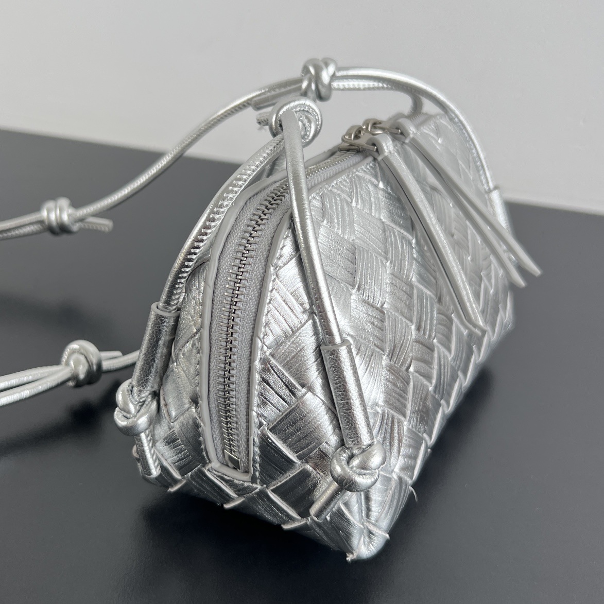 BOTTEGA VENETA BV Concert Pouch (보테가 베네타 콘서트 파우치 백 가방) - 794258