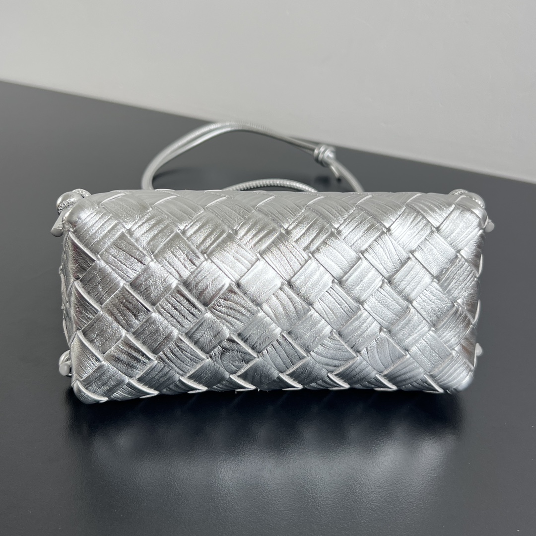 BOTTEGA VENETA BV Concert Pouch (보테가 베네타 콘서트 파우치 백 가방) - 794258