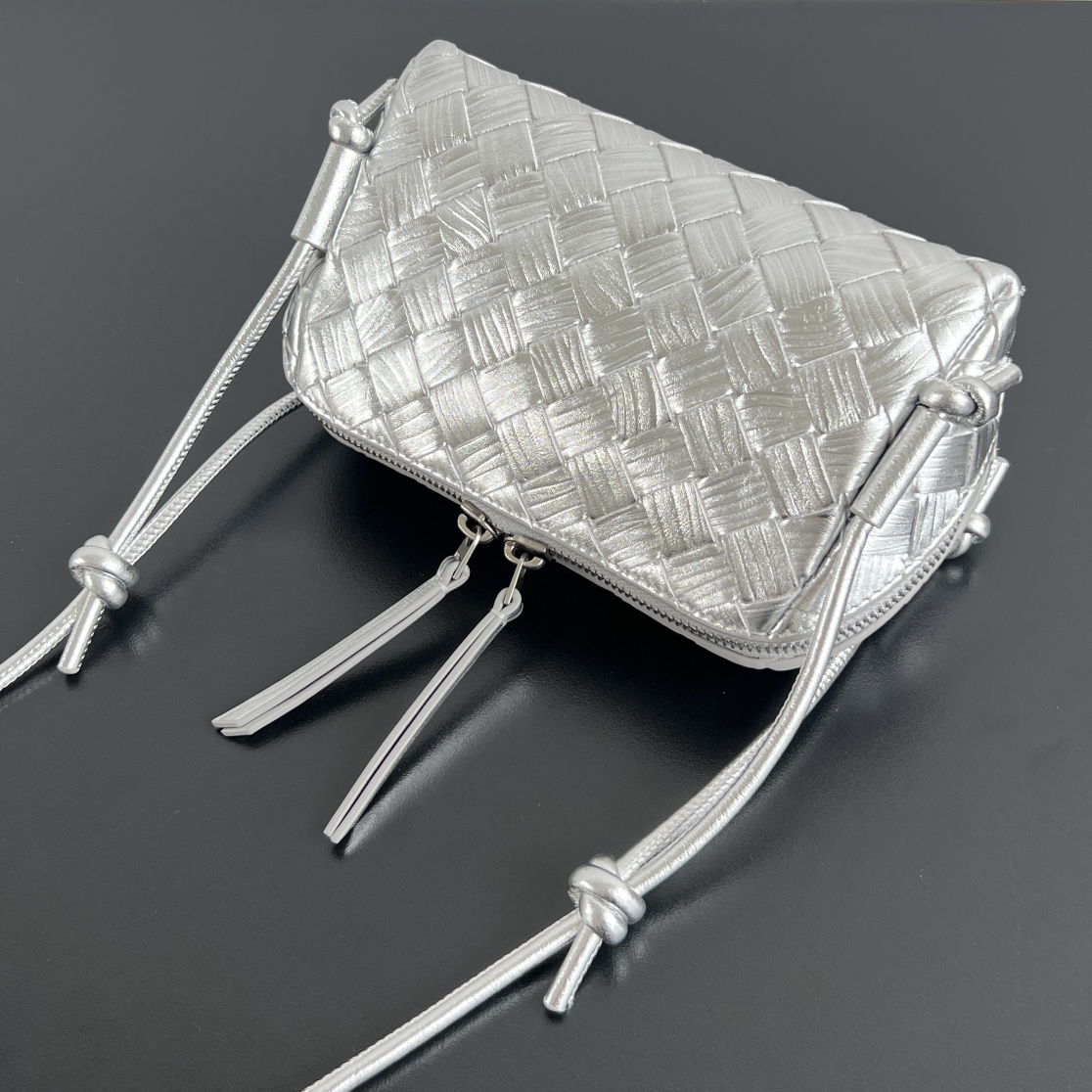 BOTTEGA VENETA BV Concert Pouch (보테가 베네타 콘서트 파우치 백 가방) - 794258