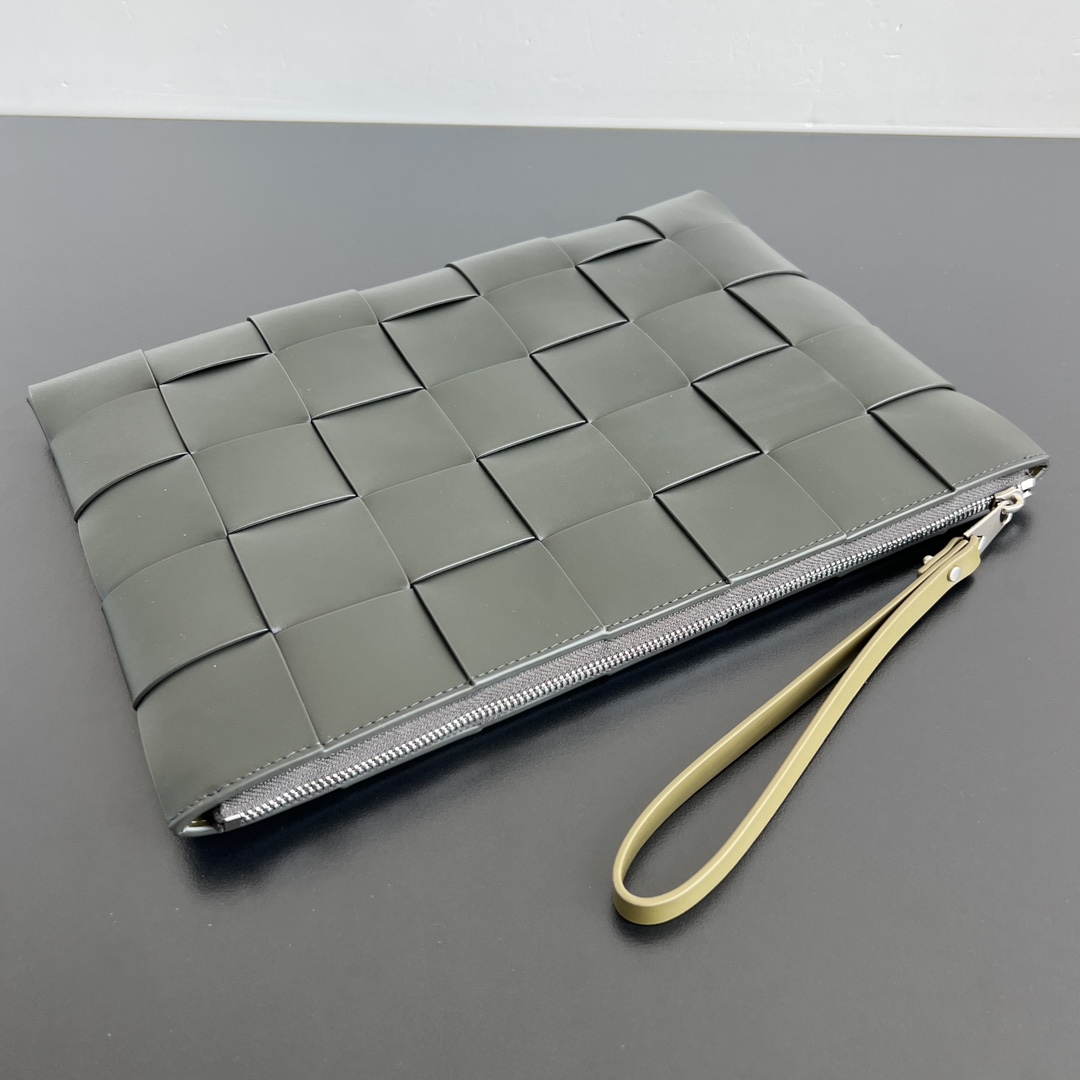 BOTTEGA VENETA BV 보테가 베네타 인트레치오 카프스킨 클러치 백 가방 - 649616