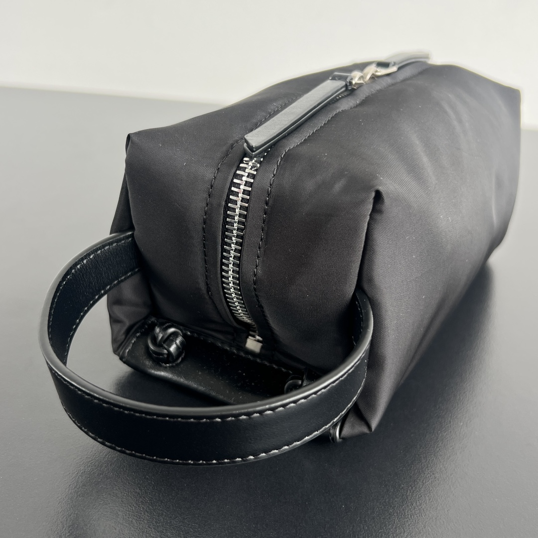 BOTTEGA VENETA BV 보테가 베네타 초경량 나일론 워시백 - 806369 가방