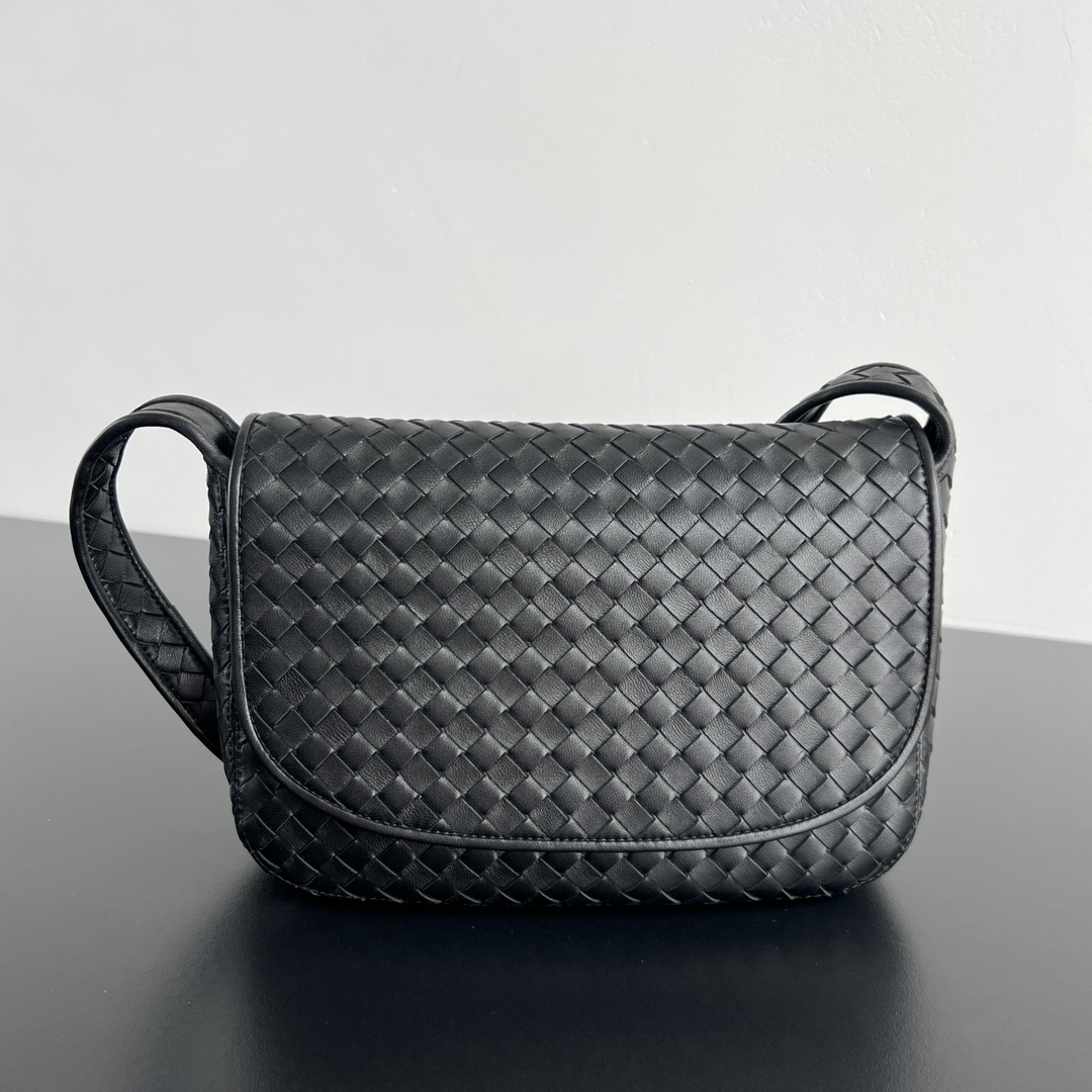 ​​​​​​​BOTTEGA VENETA BV 보테가 베네타 Veneto(베네토) 플랩 숄더백 - 843836 가방