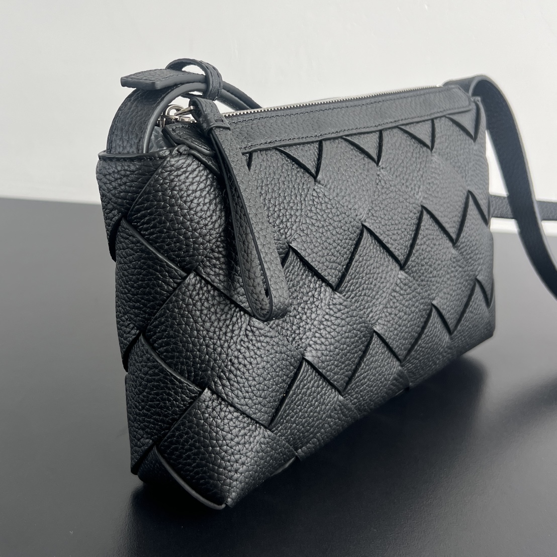 BOTTEGA VENETA BV 보테가 베네타 Diago(디아고) 남성 메신저백 - 837112 가방