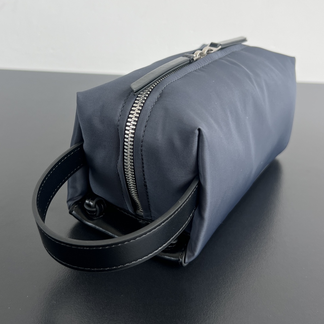 BOTTEGA VENETA BV 보테가 베네타 초경량 나일론 워시백 - 806369 가방