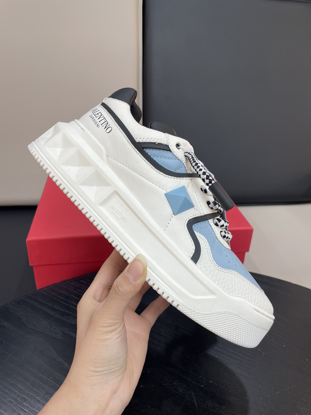 Valentino Garavani 발렌티노 가라바니 원스터드(ONE STUD) 플랫폼 스니커즈 신발