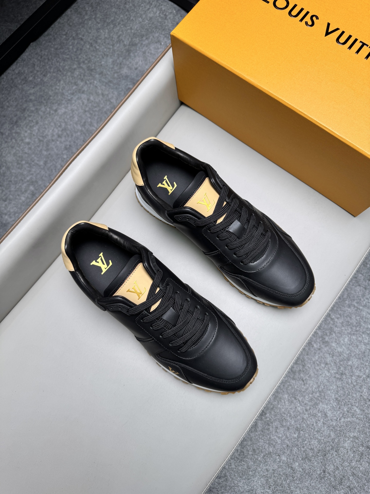 루이비통(Louis Vuitton LV) 하이엔드 남성 스니커즈 신발