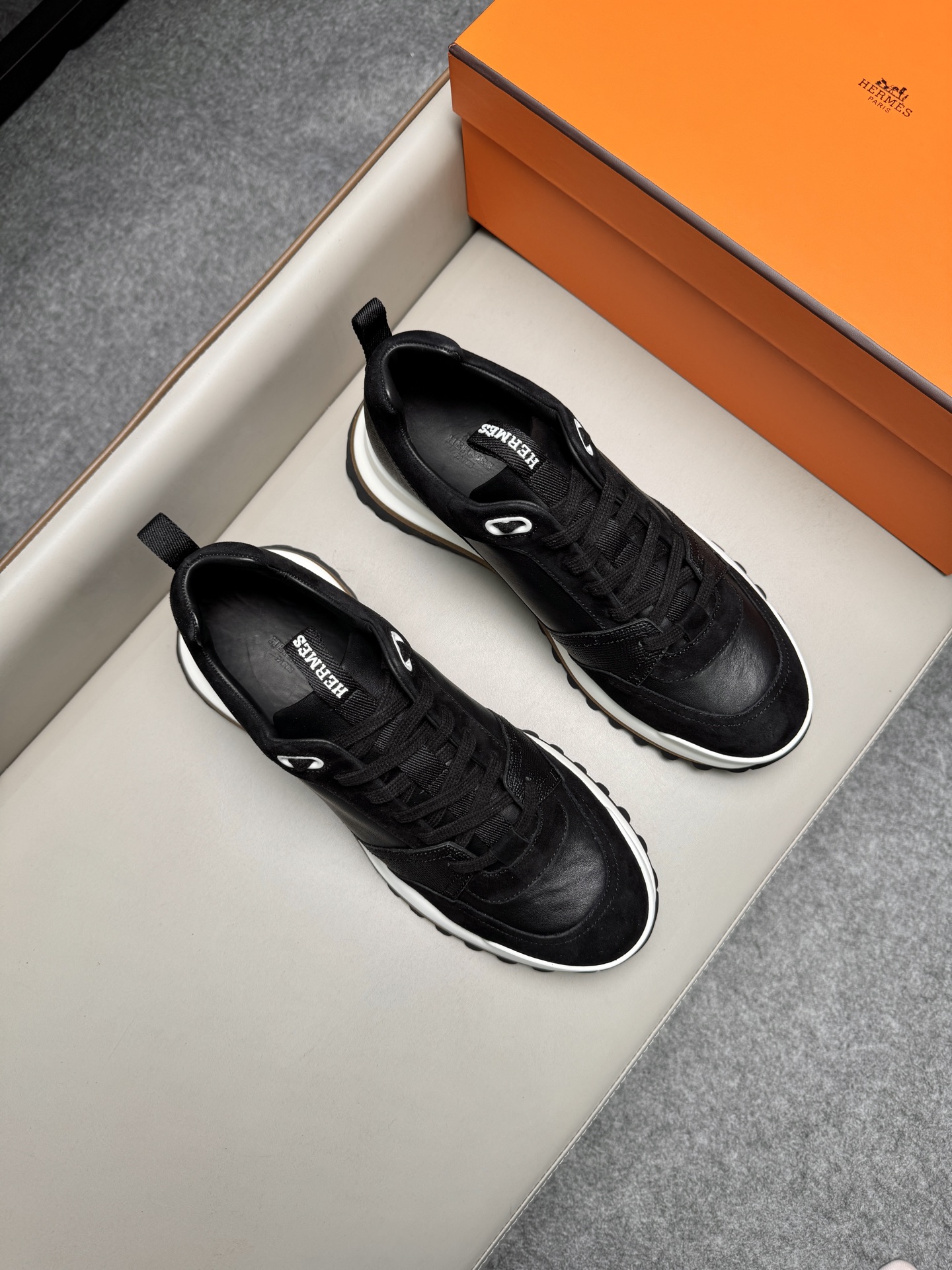 에르메스(Hermes) 리더(Leader) 남성 스니커즈 신발 - 1D02648