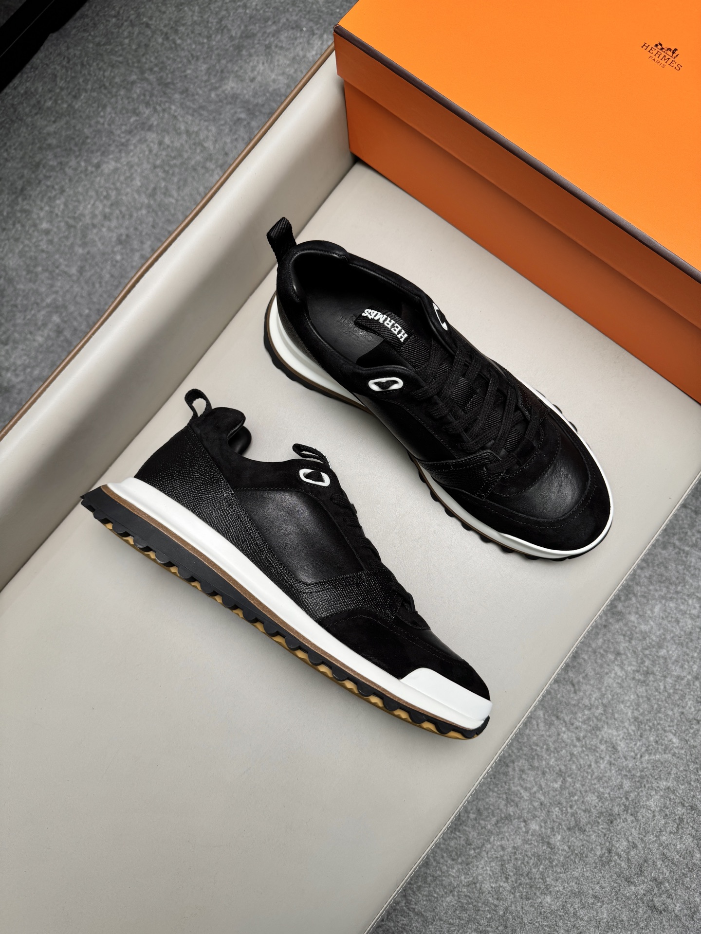 에르메스(Hermes) 리더(Leader) 남성 스니커즈 신발 - 1D02648