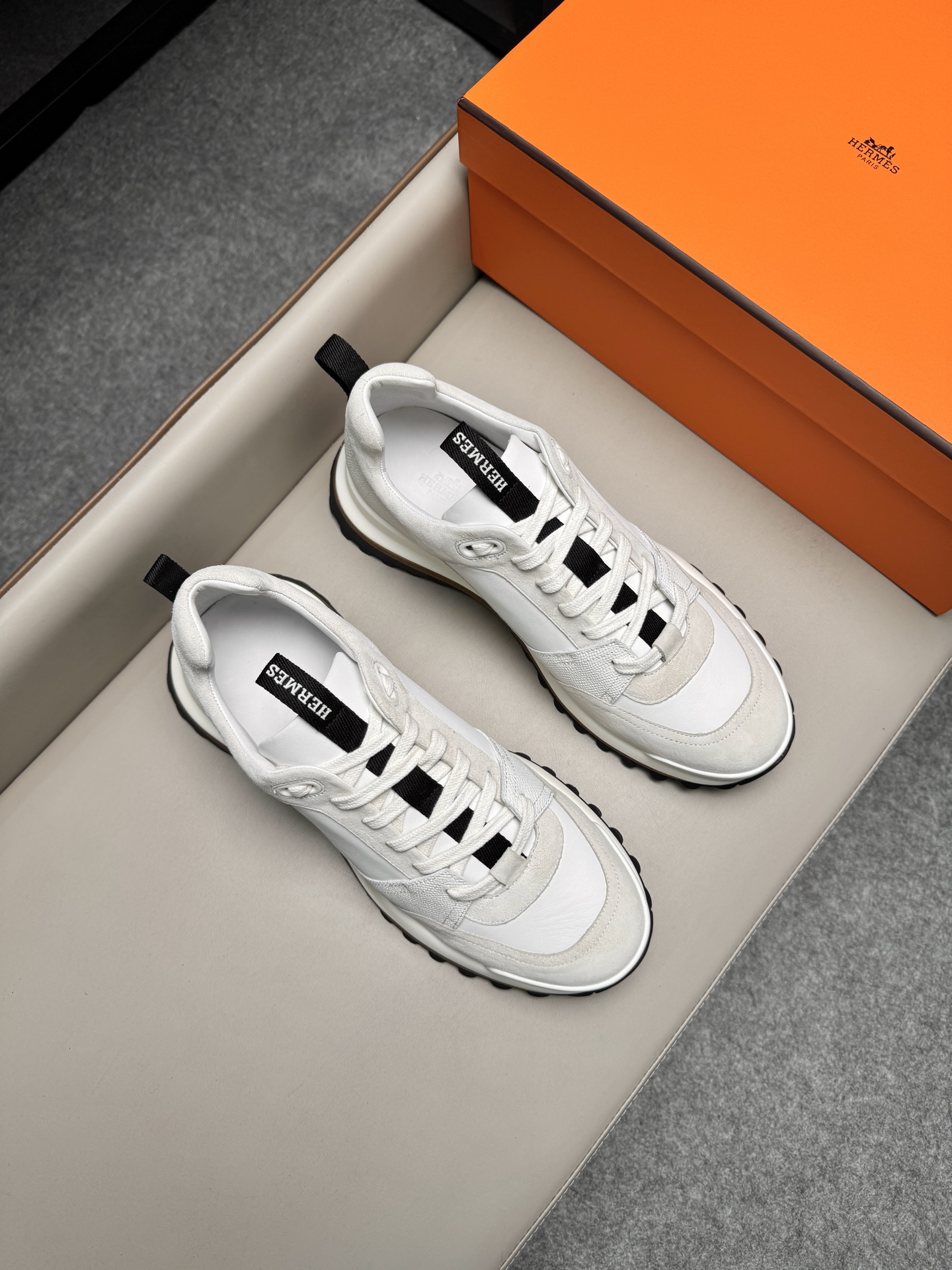 에르메스(Hermes) 리더(Leader) 남성 스니커즈 신발 - 1D02648