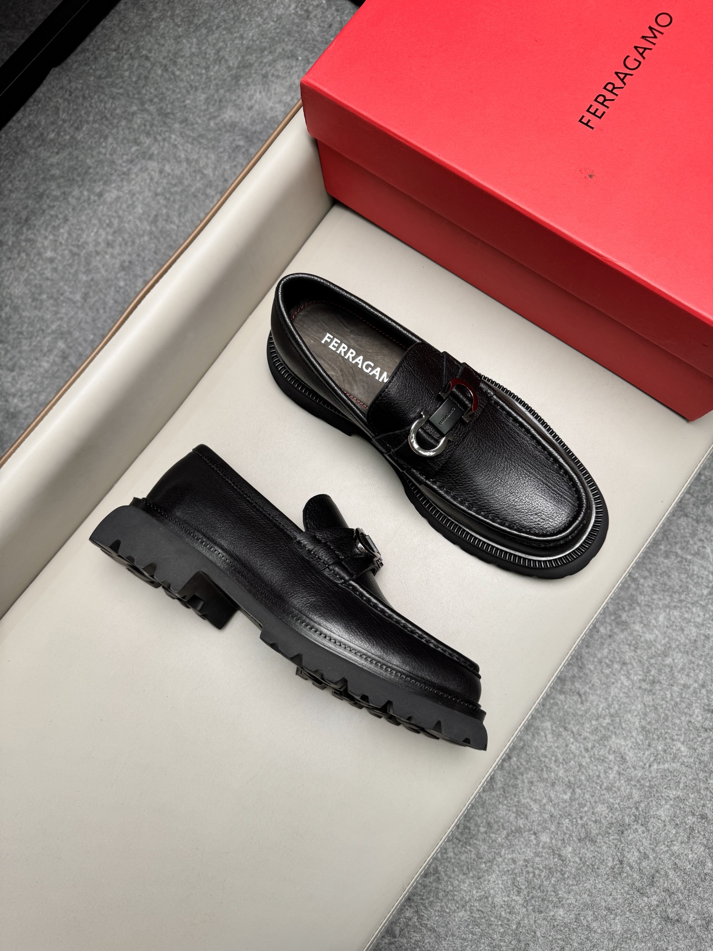 페라가모(Ferragamo) 비즈니스 드레스 슈즈 로퍼 구두 신발 1B12242