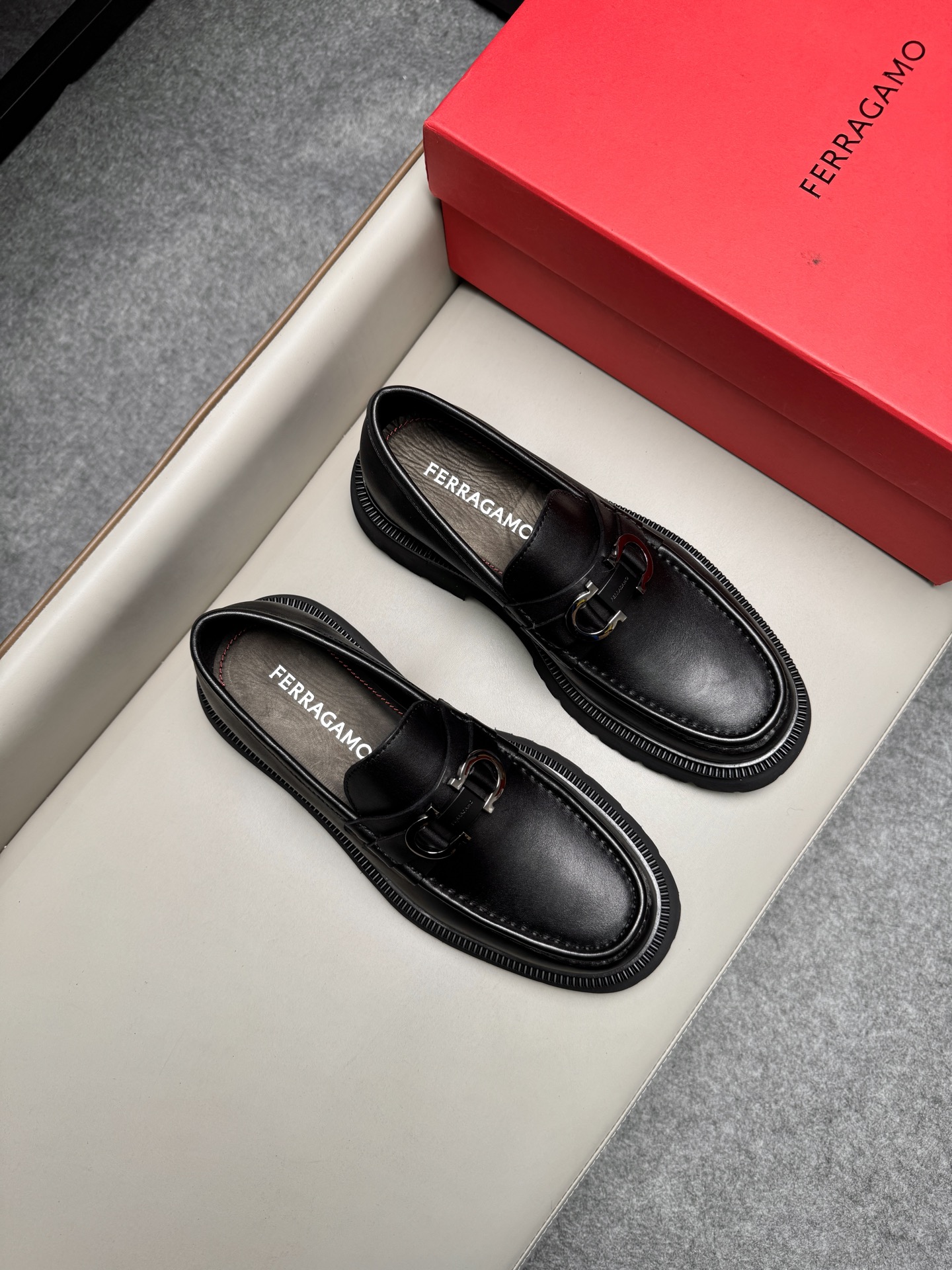 페라가모(Ferragamo) 비즈니스 드레스 슈즈 로퍼 구두 신발 1B12242