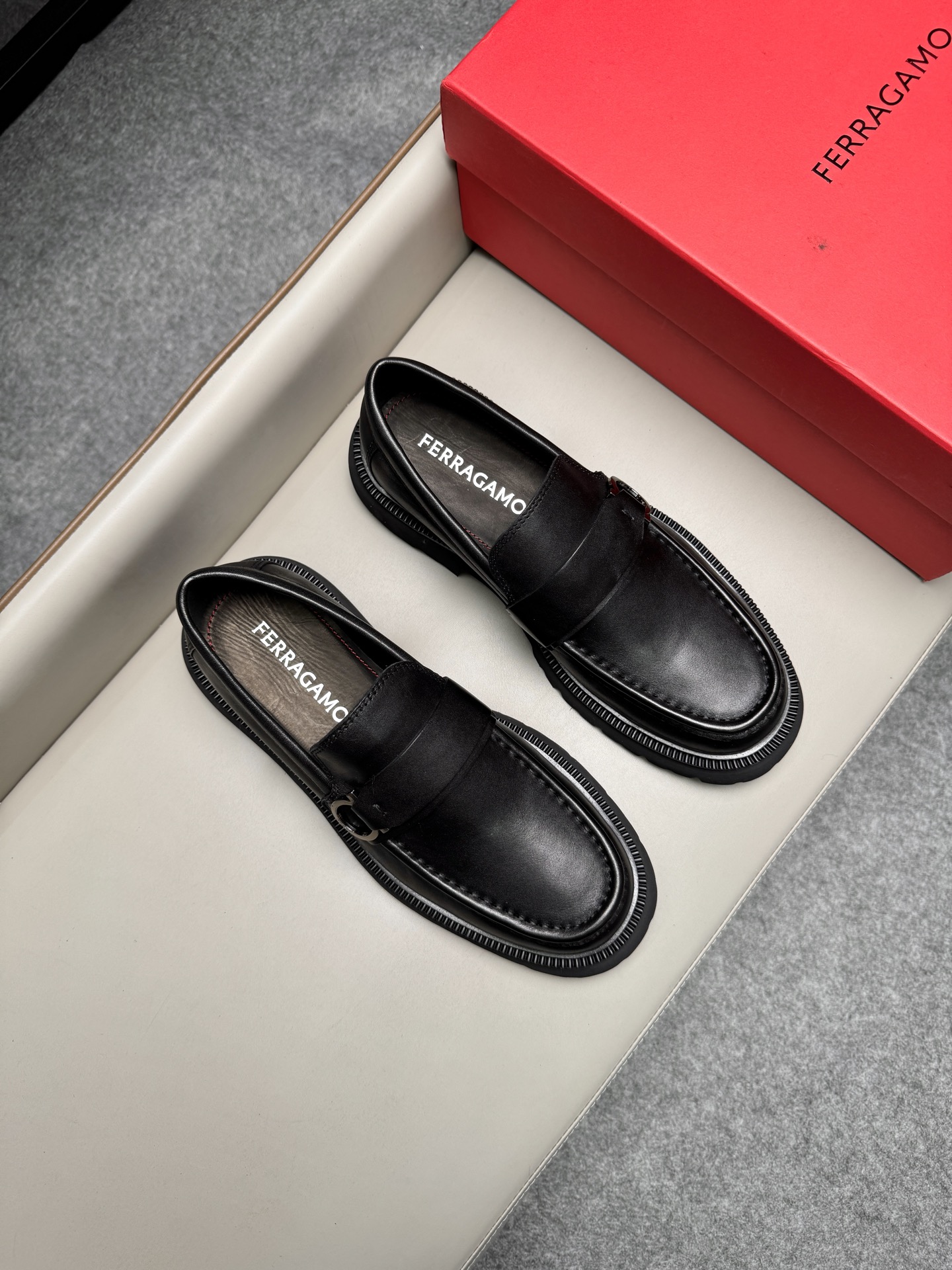 페라가모(Ferragamo) 비즈니스 드레스 슈즈 로퍼 구두 신발 1B12242