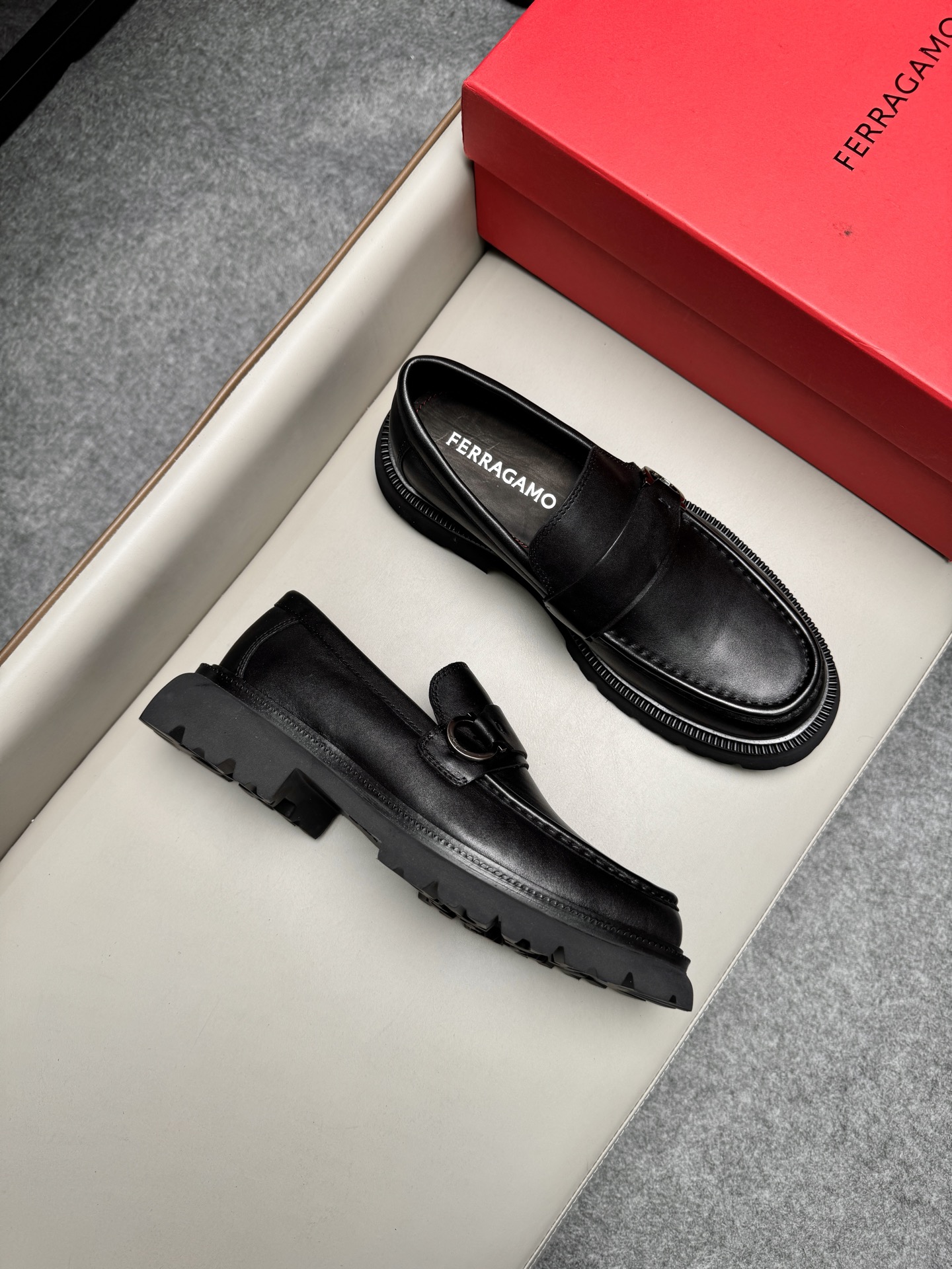 페라가모(Ferragamo) 비즈니스 드레스 슈즈 로퍼 구두 신발 1B12242