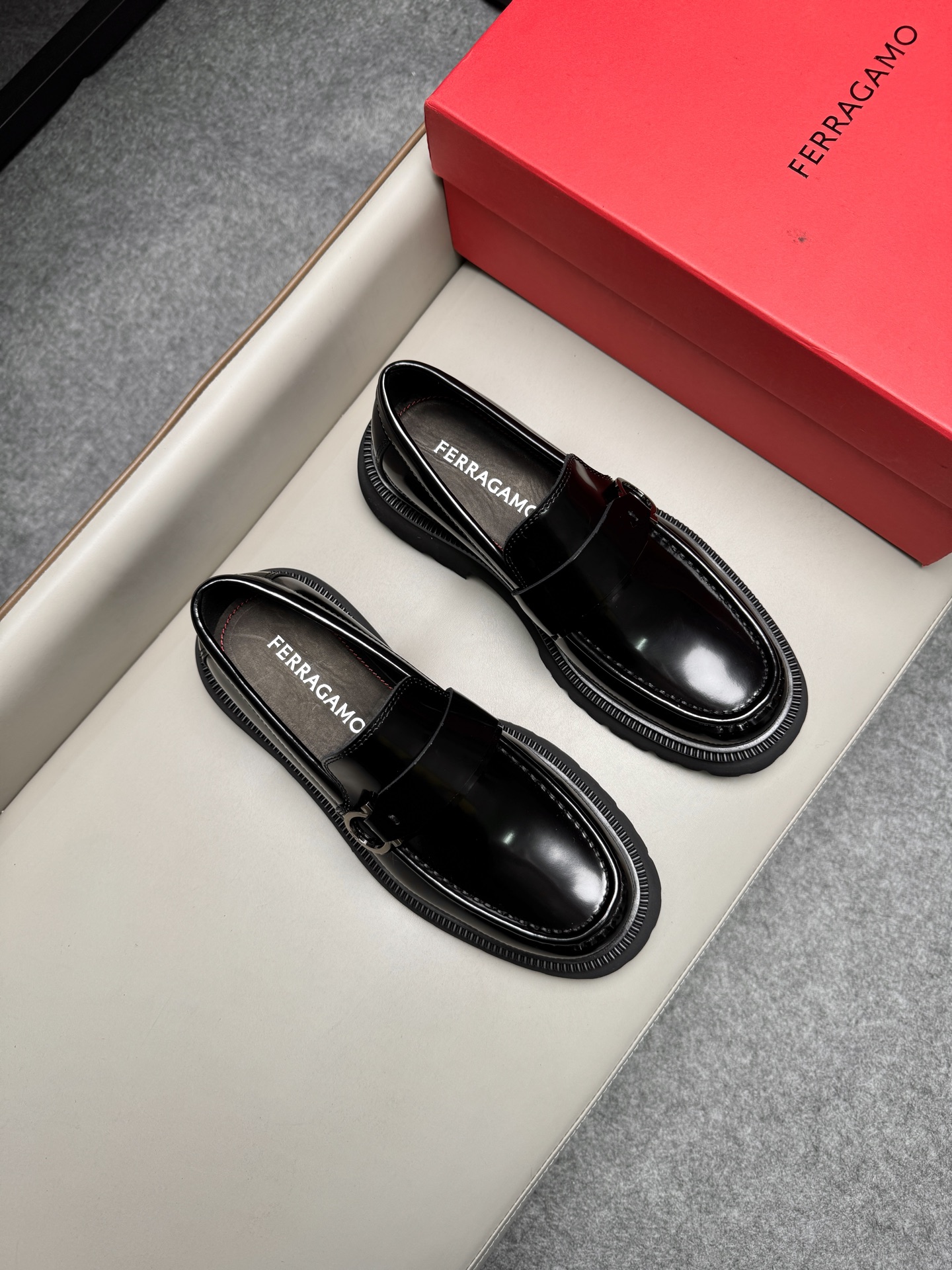페라가모(Ferragamo) 비즈니스 드레스 슈즈 로퍼 구두 신발 1B12242