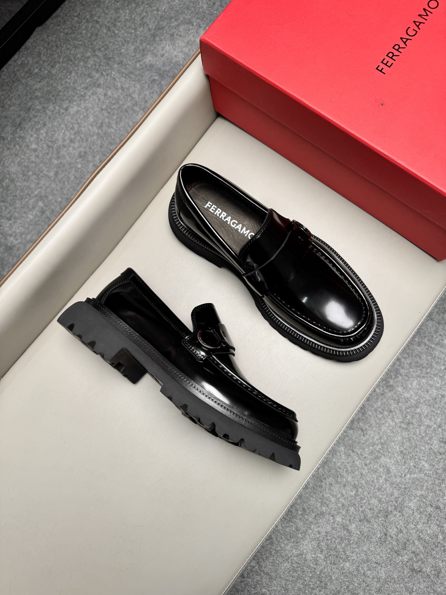 페라가모(Ferragamo) 비즈니스 드레스 슈즈 로퍼 구두 신발 1B12242