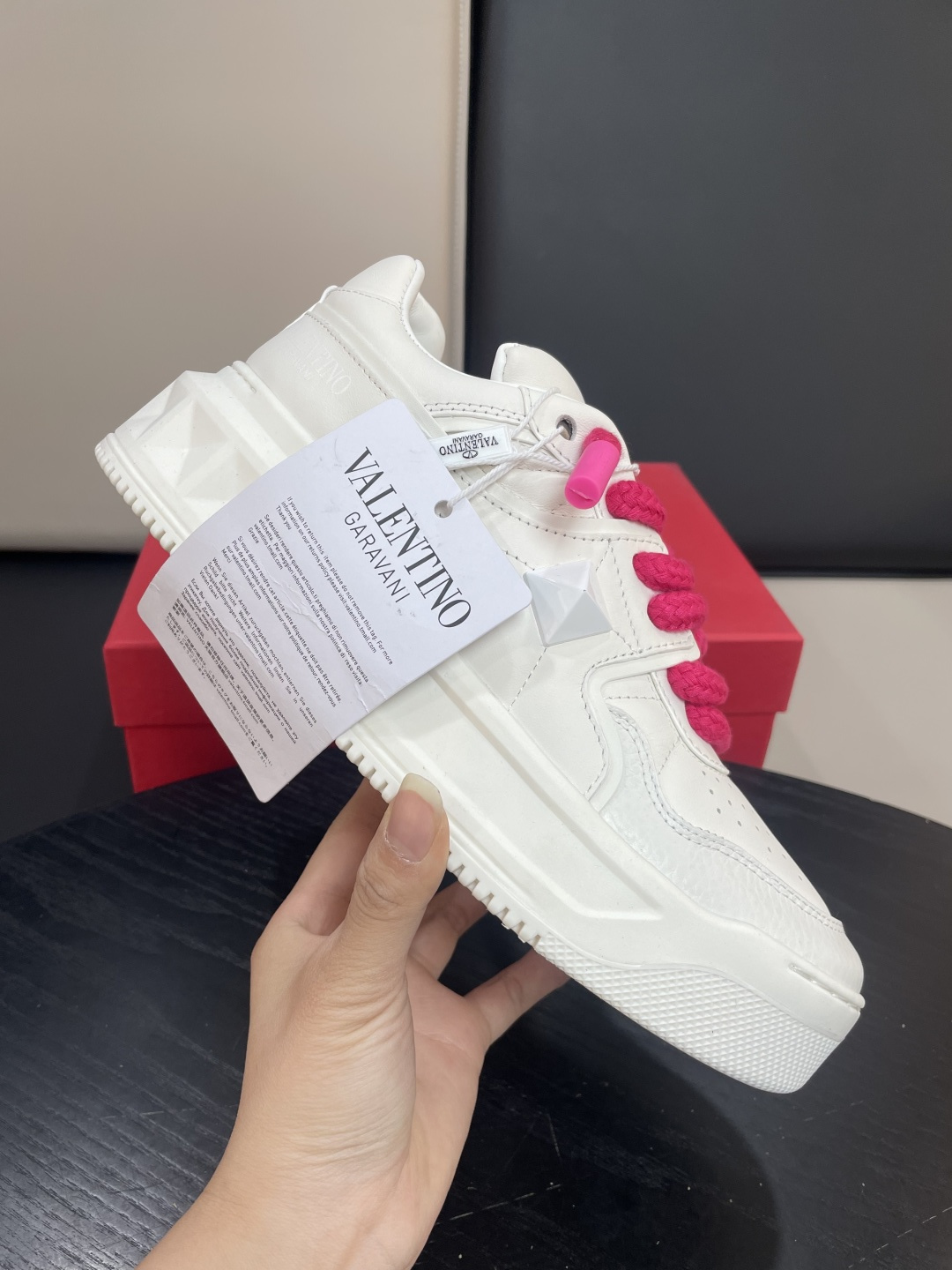 Valentino Garavani 발렌티노 가라바니 원스터드(ONE STUD) 신상 스니커즈 신발