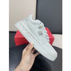 Valentino Garavani 발렌티노 가라바니 원스터드(ONE STUD) 스니커즈 신발