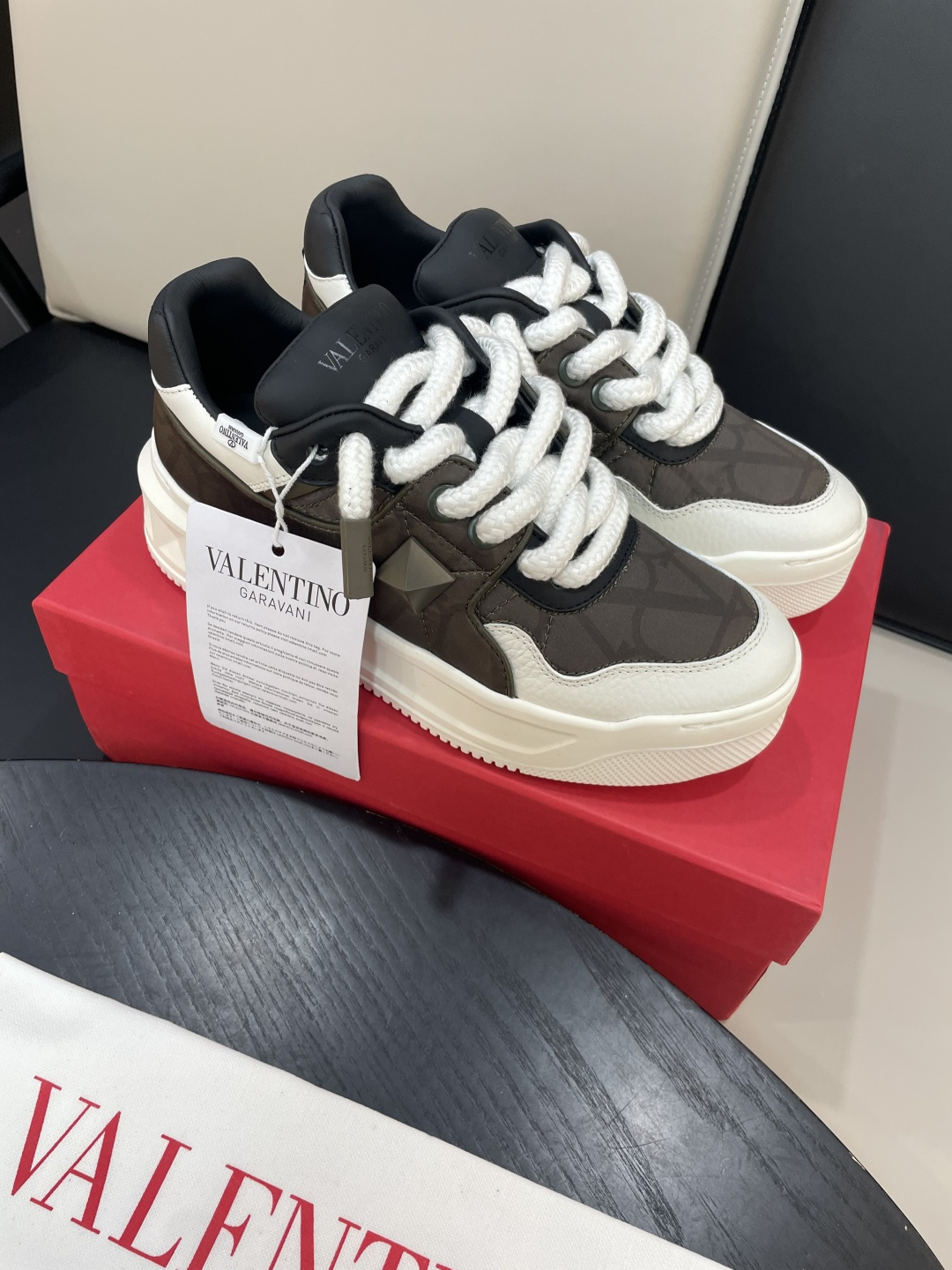 Valentino Garavani 발렌티노 가라바니 원스터드(ONE STUD) 플랫폼 스니커즈 신발