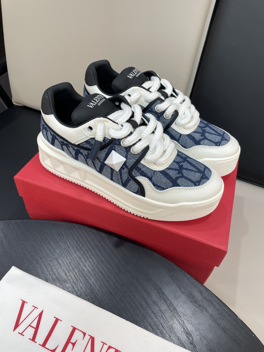 Valentino Garavani 발렌티노 가라바니 원스터드(ONE STUD) 플랫폼 스니커즈 신발