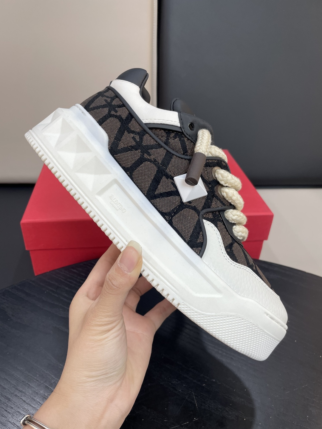 Valentino Garavani 발렌티노 가라바니 원스터드(ONE STUD) 플랫폼 스니커즈 신발