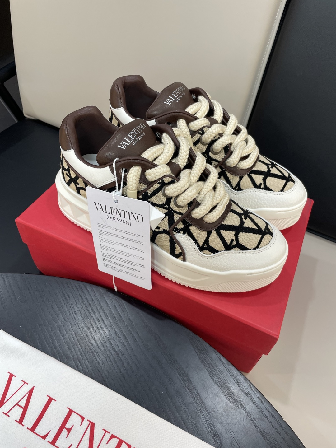 Valentino Garavani 발렌티노 가라바니 원스터드(ONE STUD) 플랫폼 스니커즈 신발