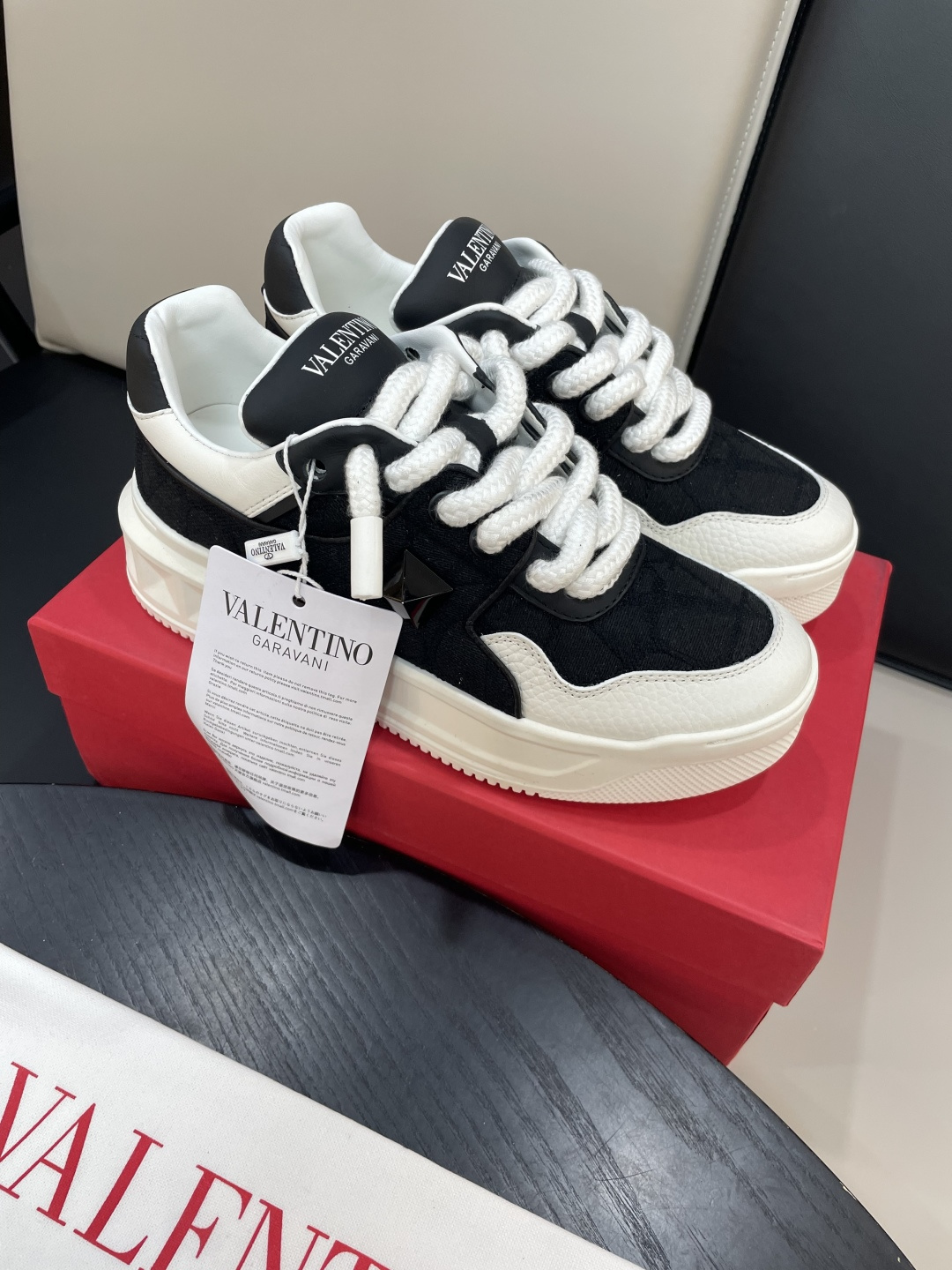 Valentino Garavani 발렌티노 가라바니 원스터드(ONE STUD) 플랫폼 스니커즈 신발