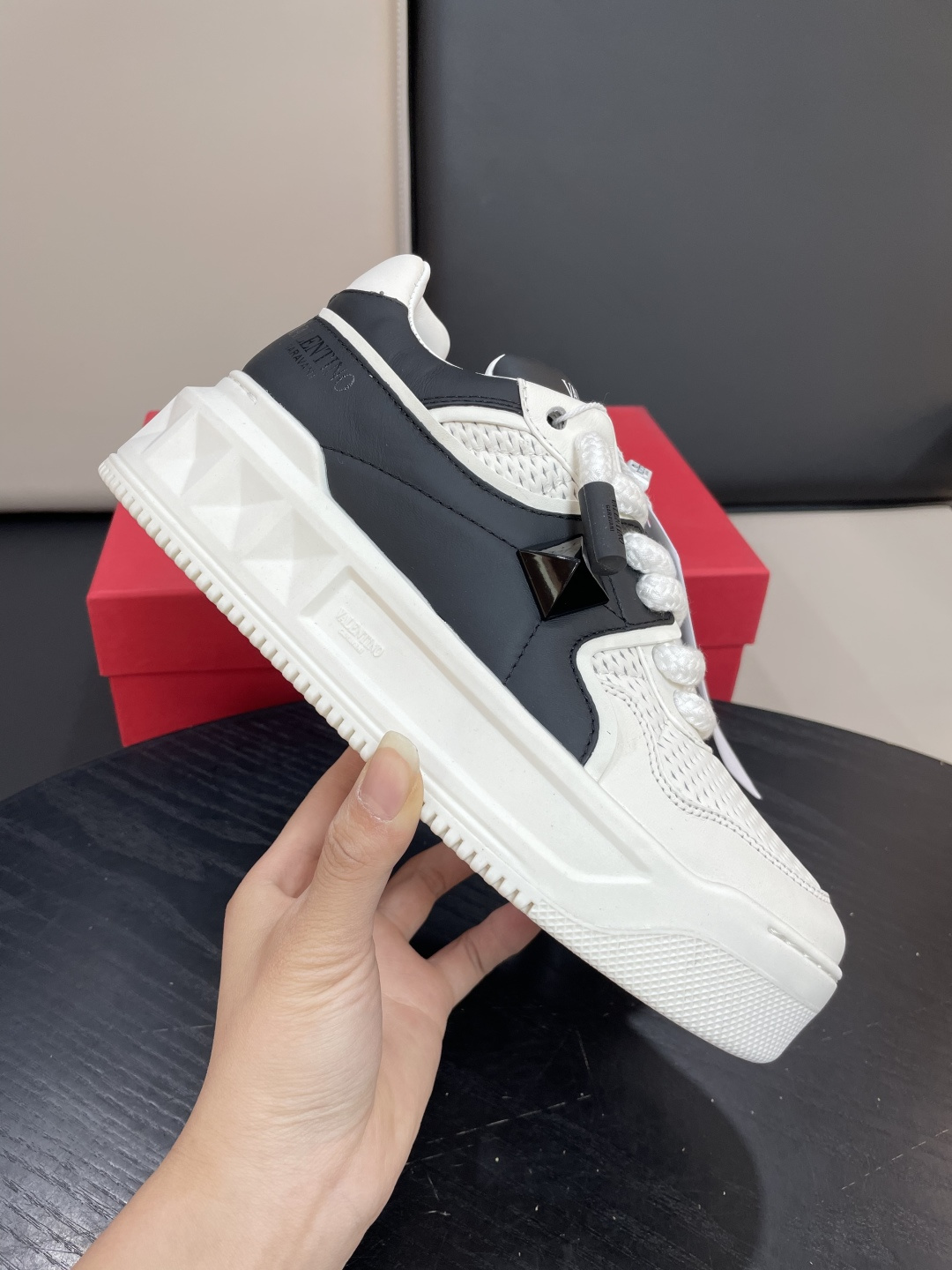 Valentino Garavani 발렌티노 가라바니 원스터드(ONE STUD) 플랫폼 스니커즈 신발