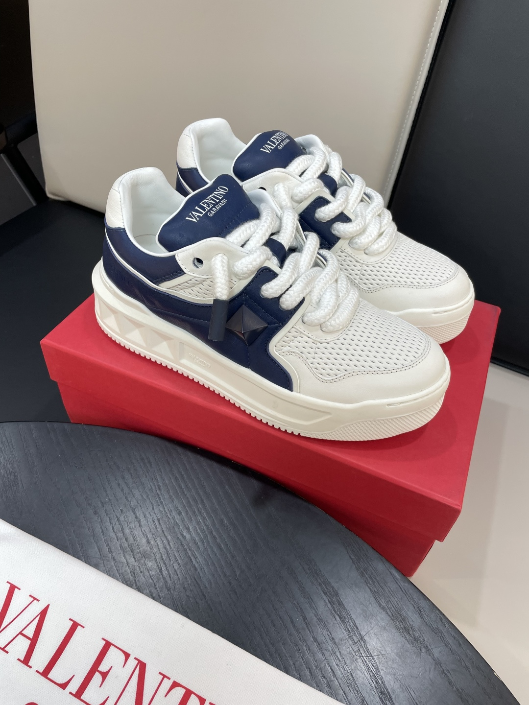 Valentino Garavani 발렌티노 가라바니 원스터드(ONE STUD) 플랫폼 스니커즈 신발