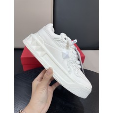 Valentino Garavani 발렌티노 가라바니 원스터드(ONE STUD) 플랫폼 스니커즈 신발
