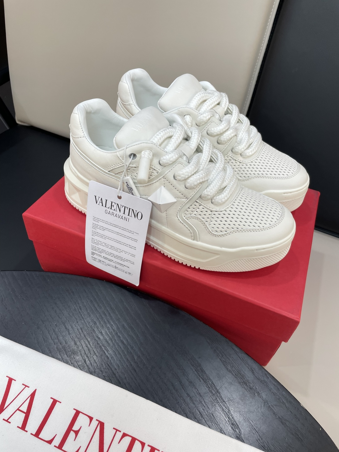 Valentino Garavani 발렌티노 가라바니 원스터드(ONE STUD) 플랫폼 스니커즈 신발